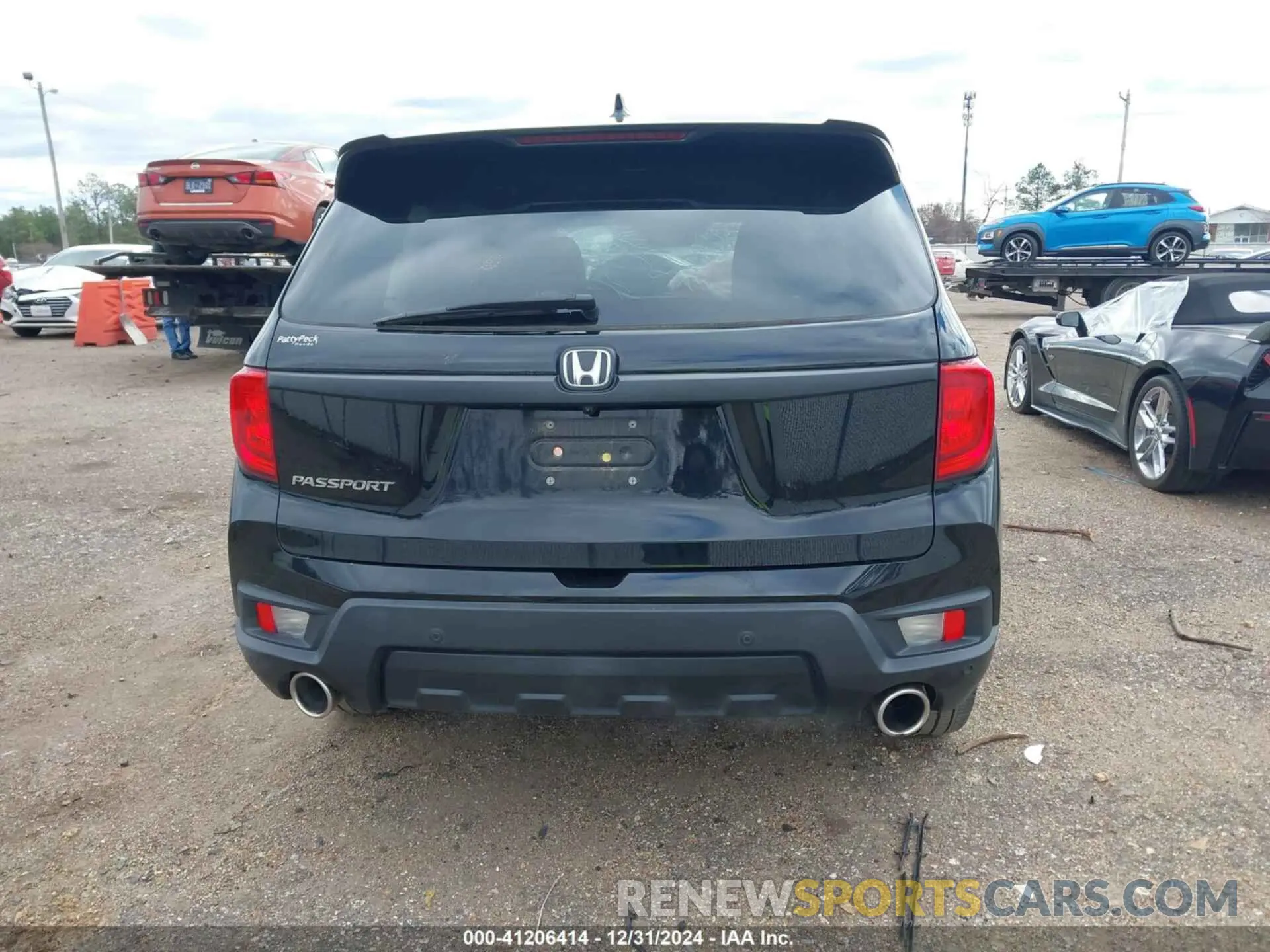 17 Photograph of a damaged car 5FNYF7H51NB000270 HONDA PASSPORT 2022