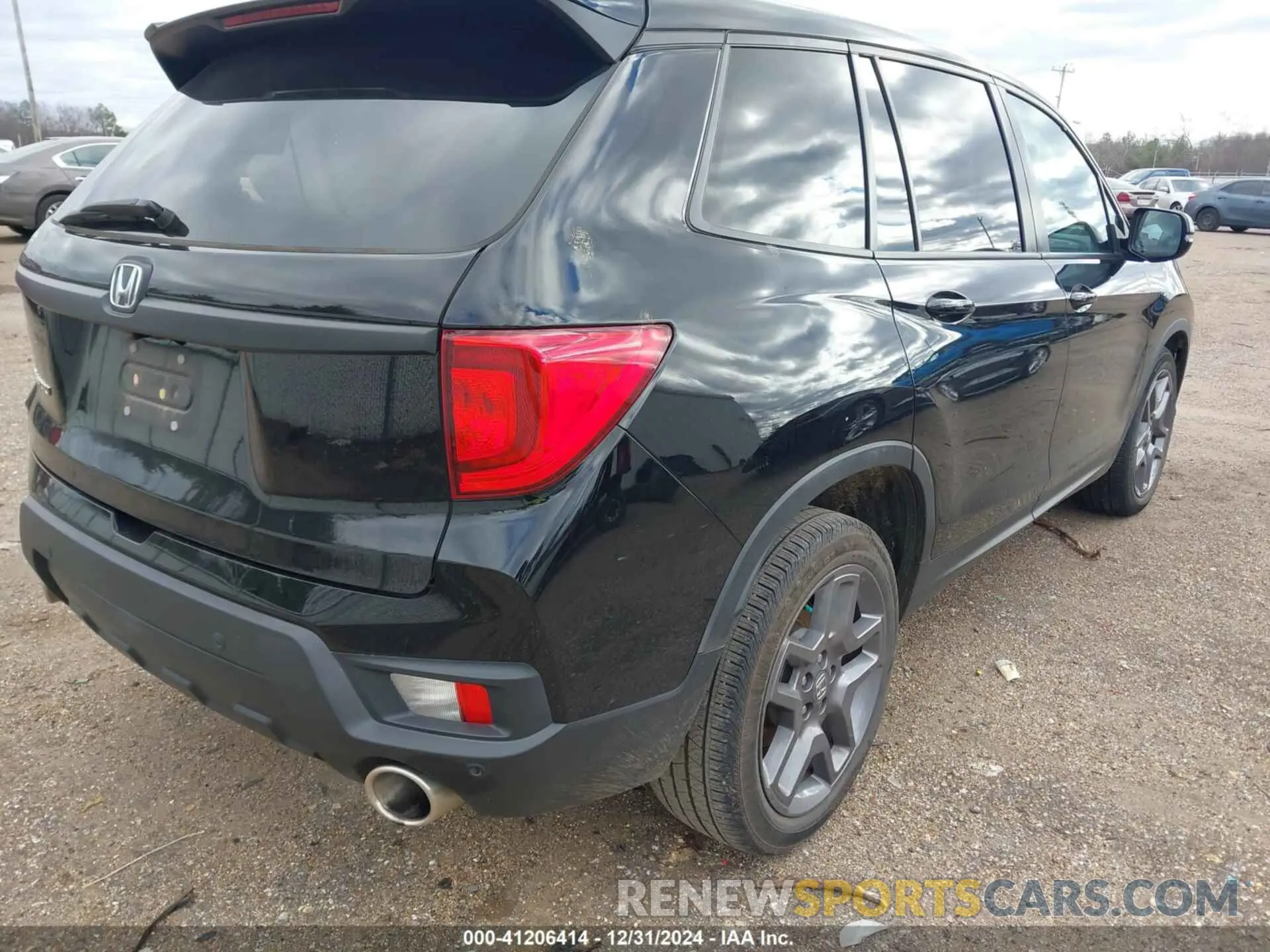 4 Photograph of a damaged car 5FNYF7H51NB000270 HONDA PASSPORT 2022
