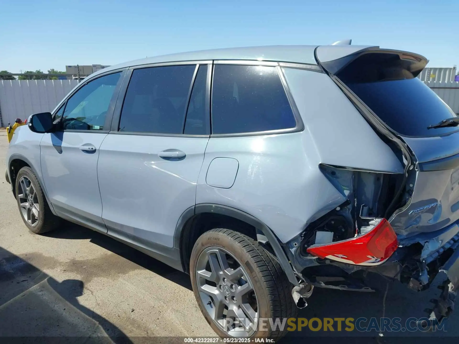 14 Photograph of a damaged car 5FNYF7H52NB002772 HONDA PASSPORT 2022