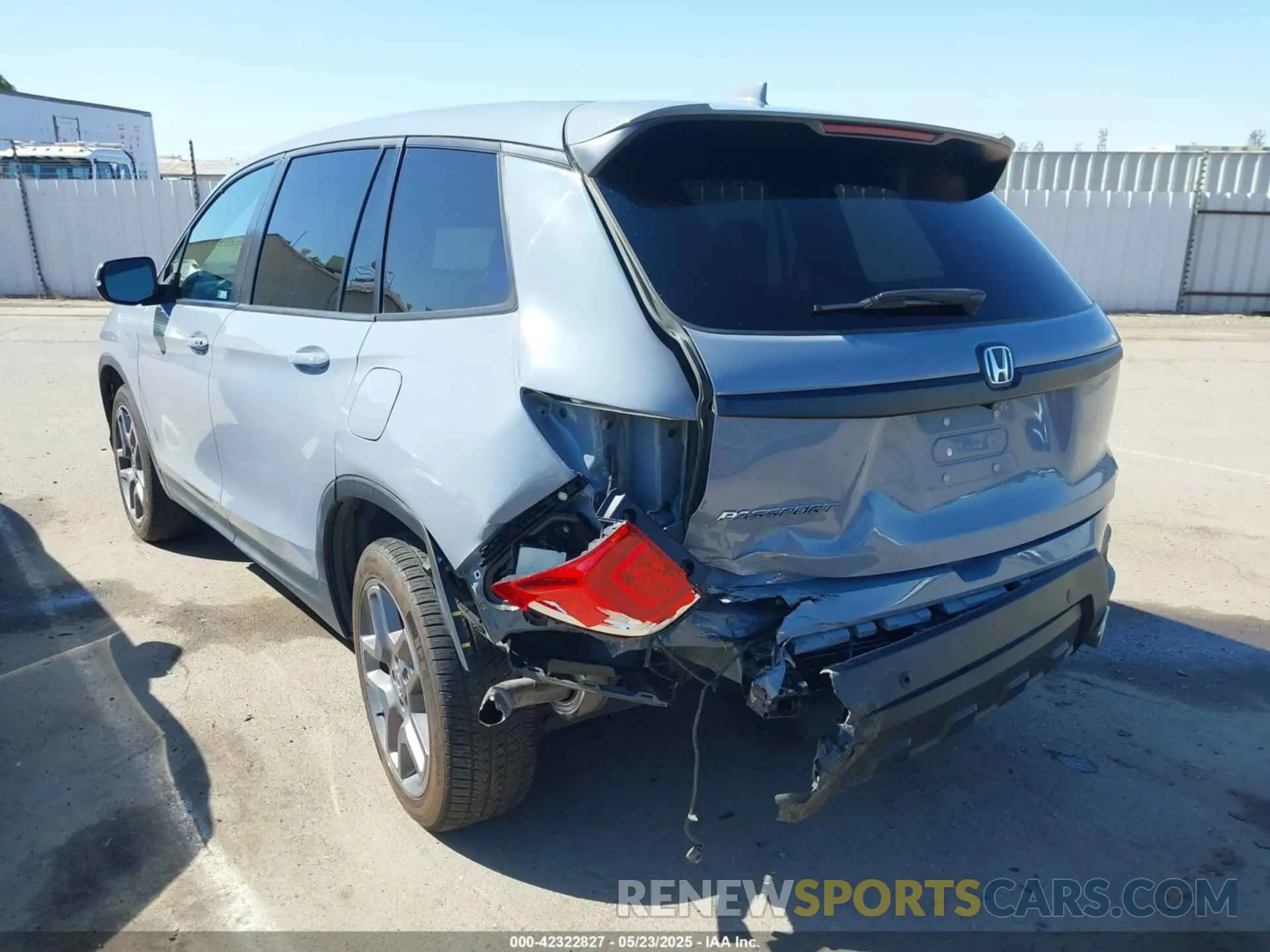 3 Photograph of a damaged car 5FNYF7H52NB002772 HONDA PASSPORT 2022