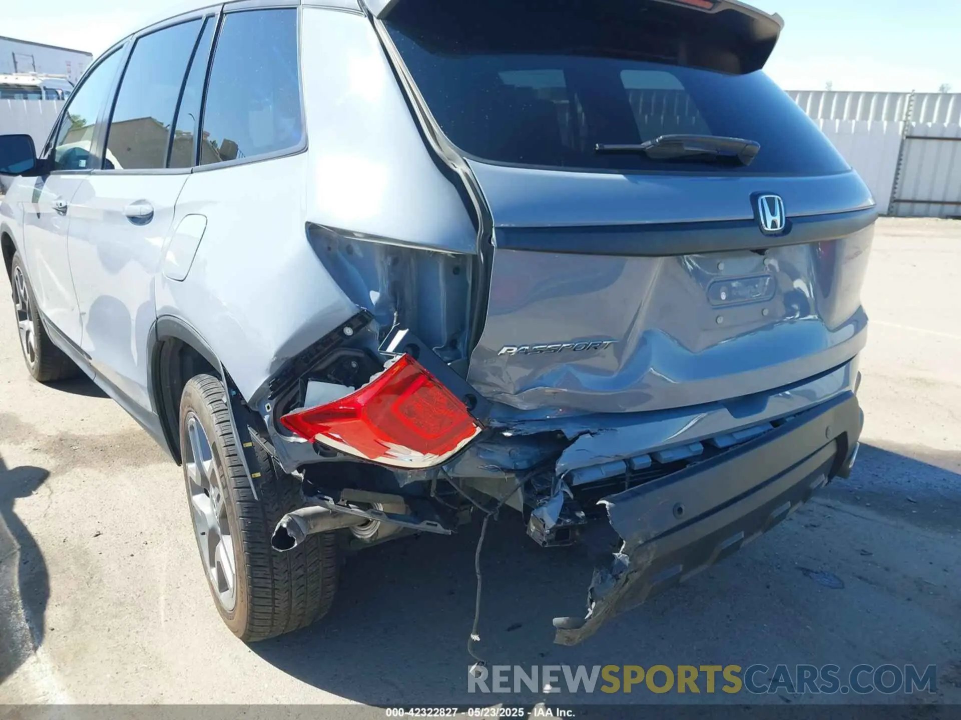 6 Photograph of a damaged car 5FNYF7H52NB002772 HONDA PASSPORT 2022