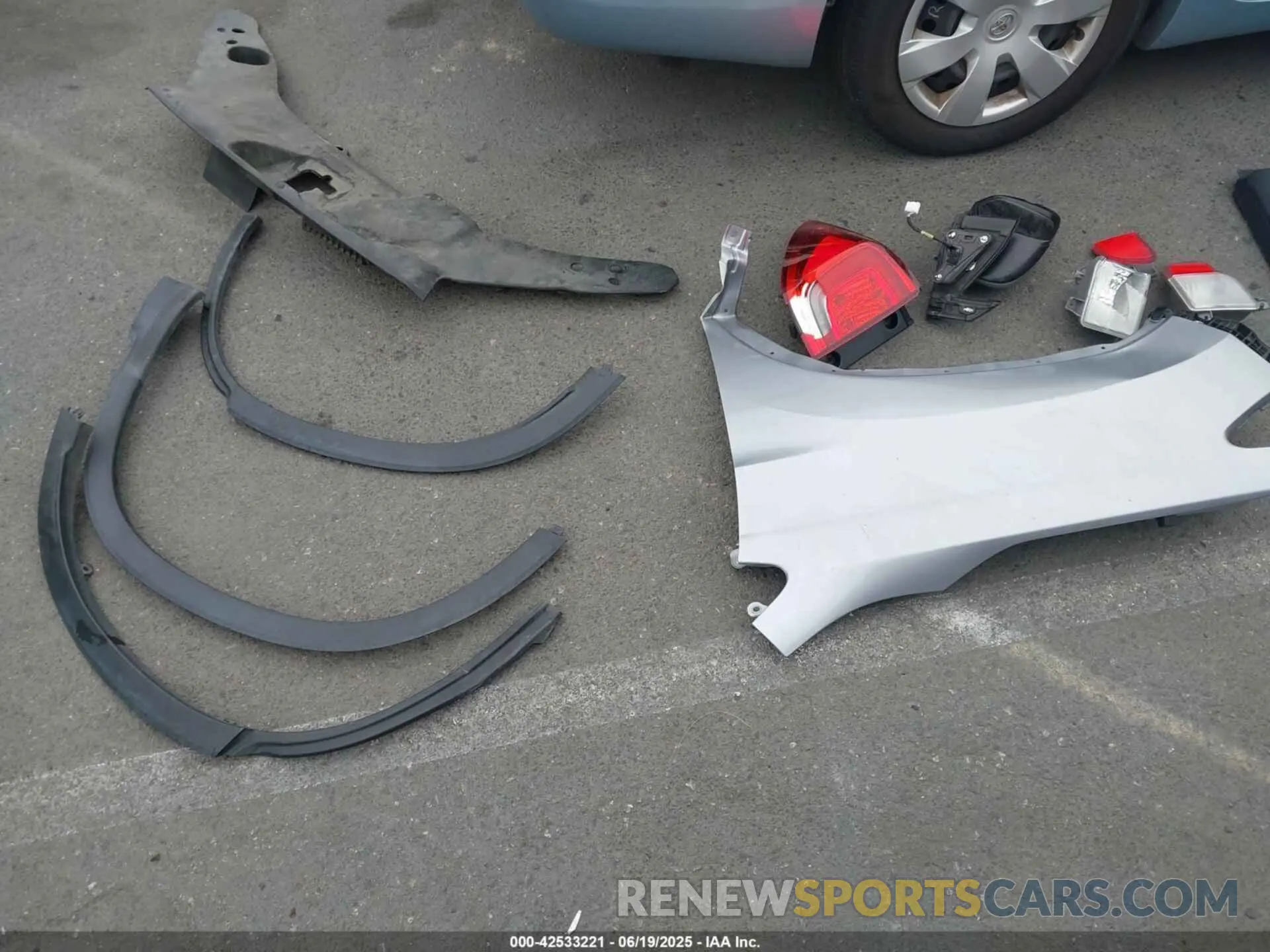 18 Photograph of a damaged car 5FNYF7H52NB003467 HONDA PASSPORT 2022