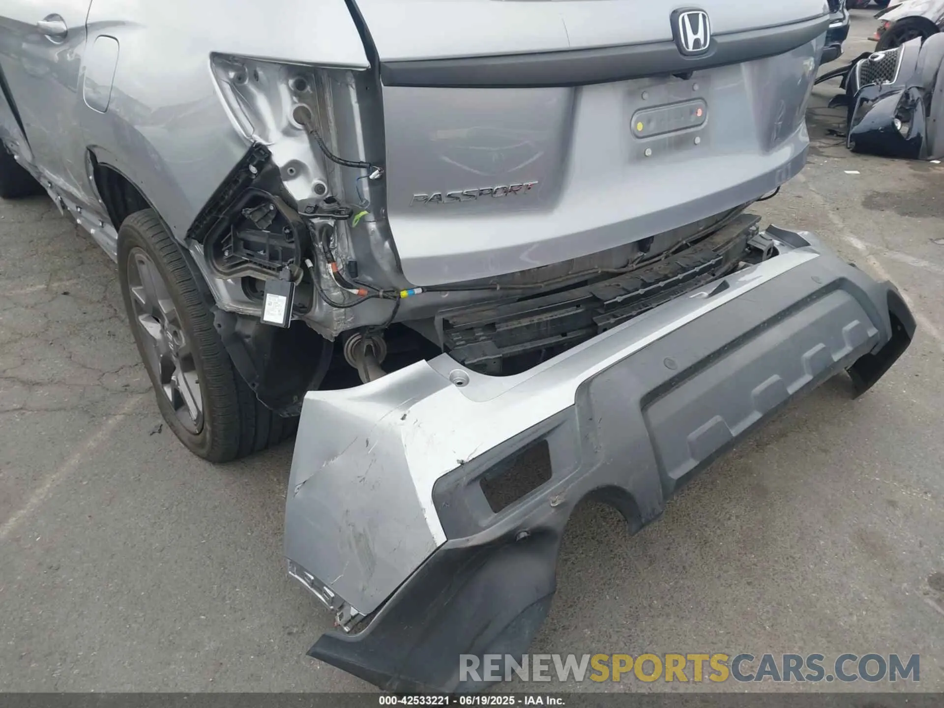 20 Photograph of a damaged car 5FNYF7H52NB003467 HONDA PASSPORT 2022