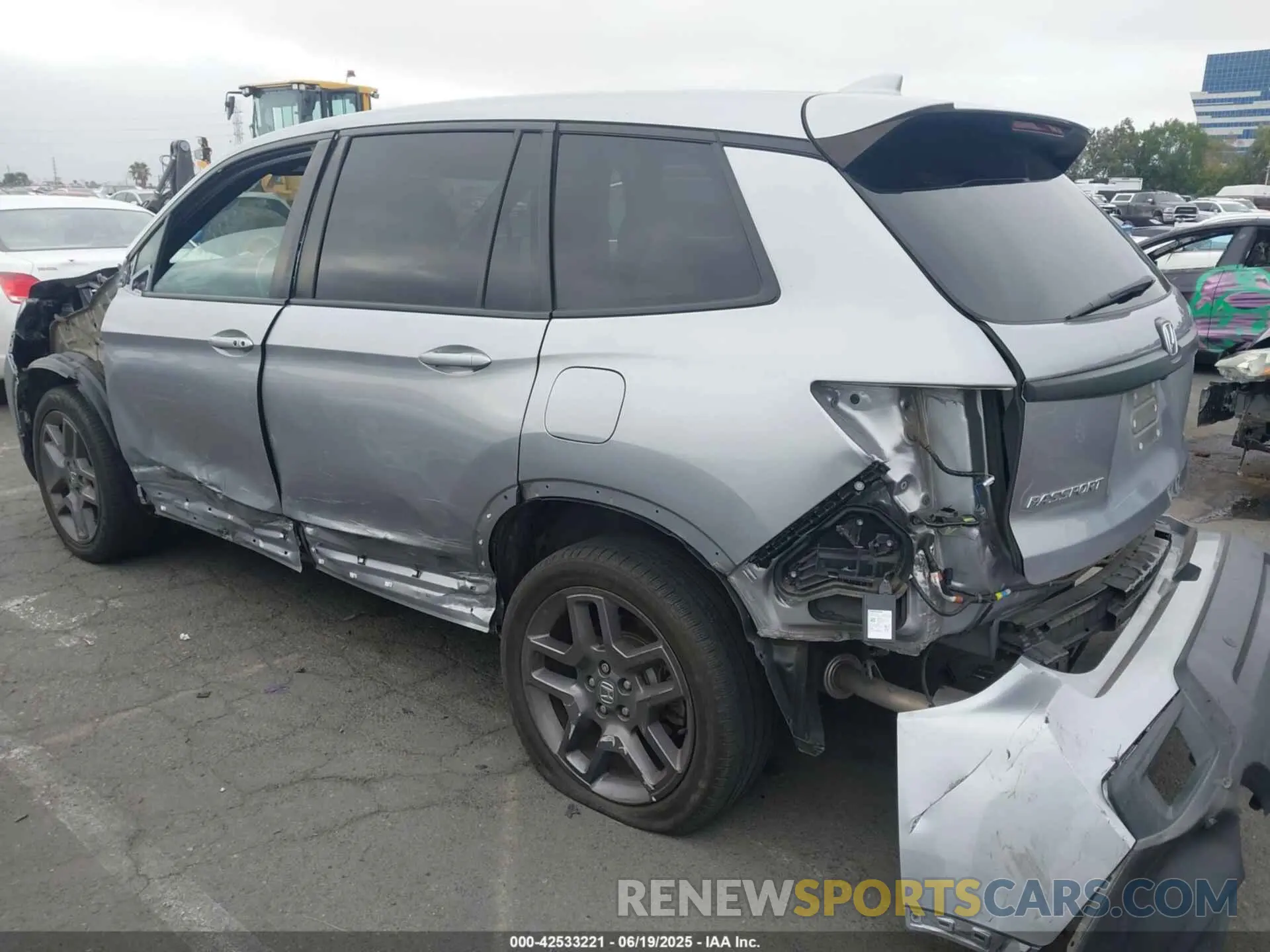 3 Photograph of a damaged car 5FNYF7H52NB003467 HONDA PASSPORT 2022