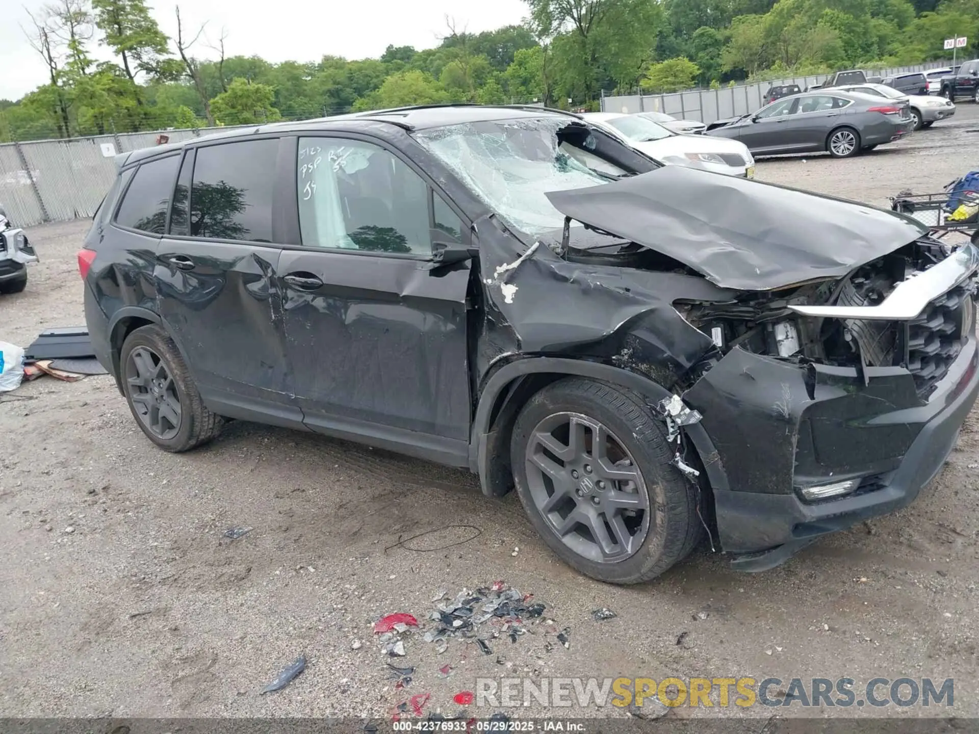 1 Photograph of a damaged car 5FNYF7H53NB003316 HONDA PASSPORT 2022