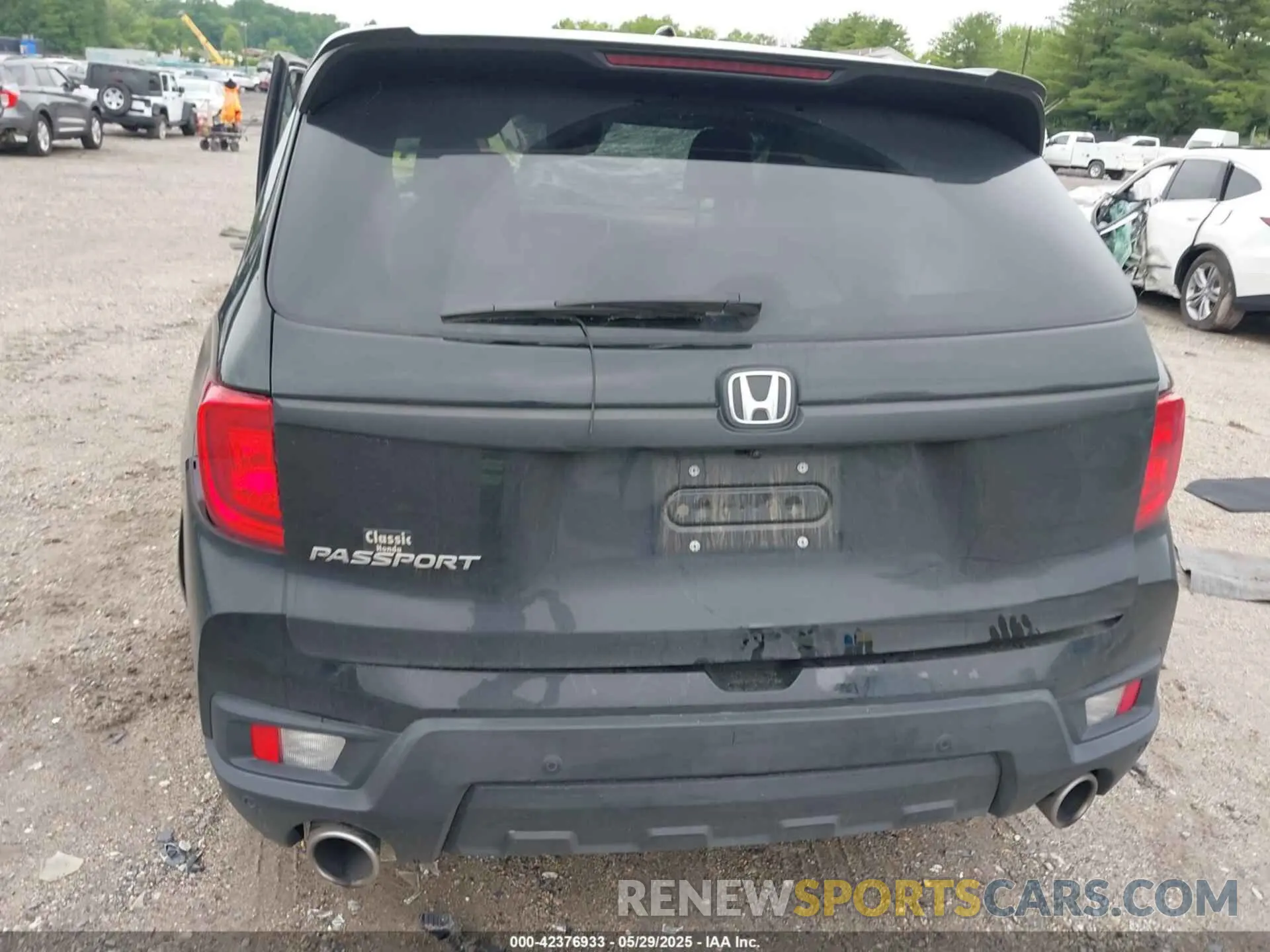16 Photograph of a damaged car 5FNYF7H53NB003316 HONDA PASSPORT 2022