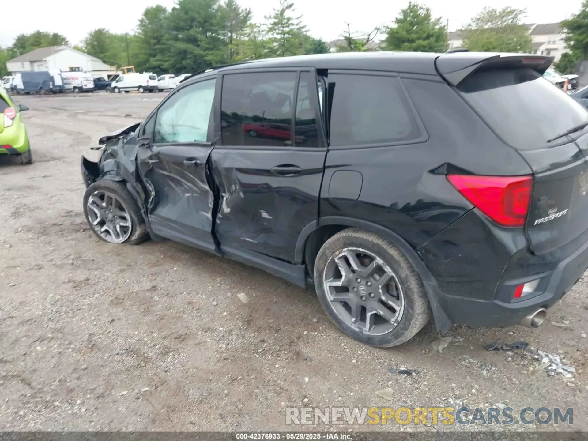 3 Photograph of a damaged car 5FNYF7H53NB003316 HONDA PASSPORT 2022
