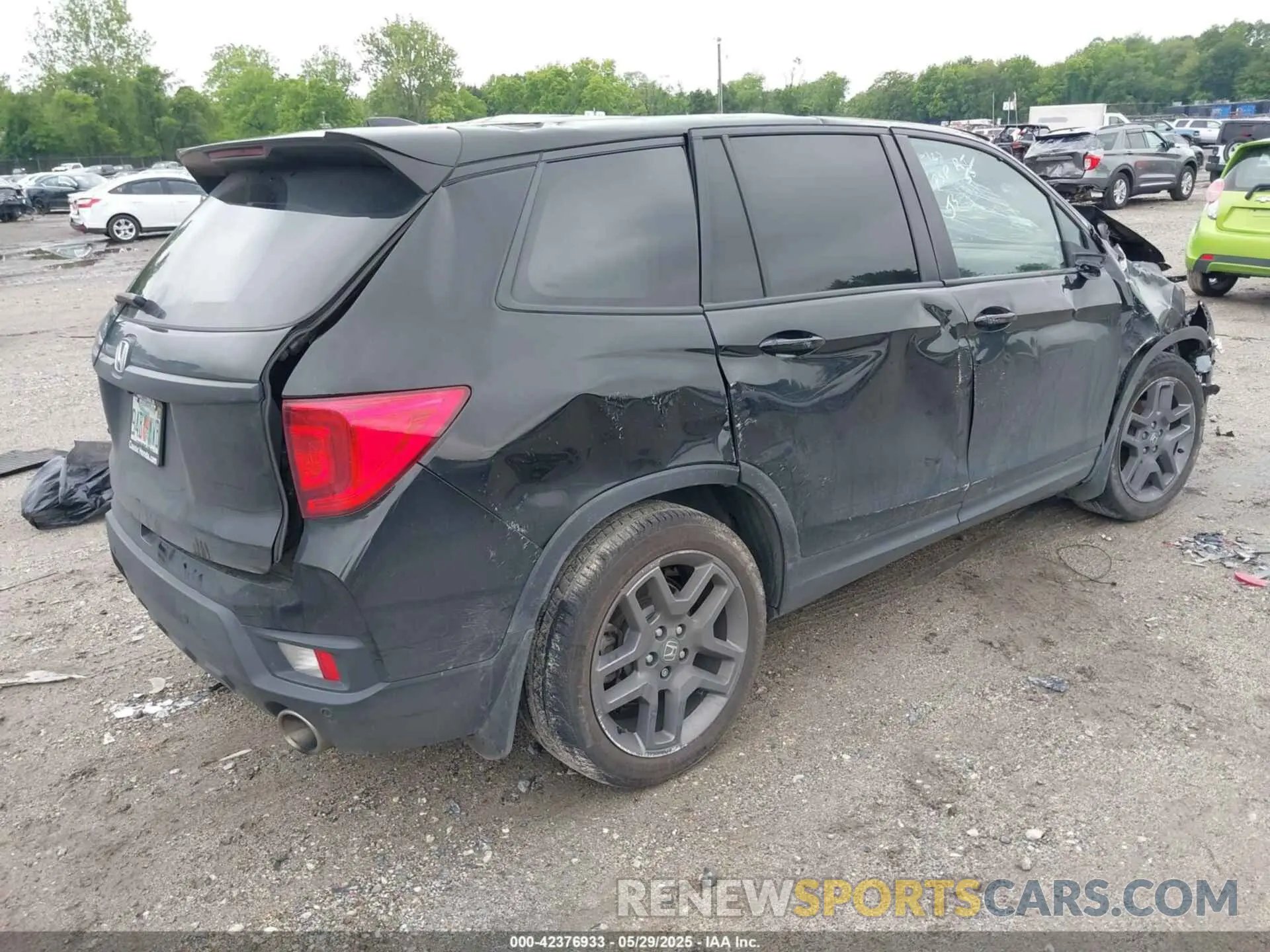 4 Photograph of a damaged car 5FNYF7H53NB003316 HONDA PASSPORT 2022