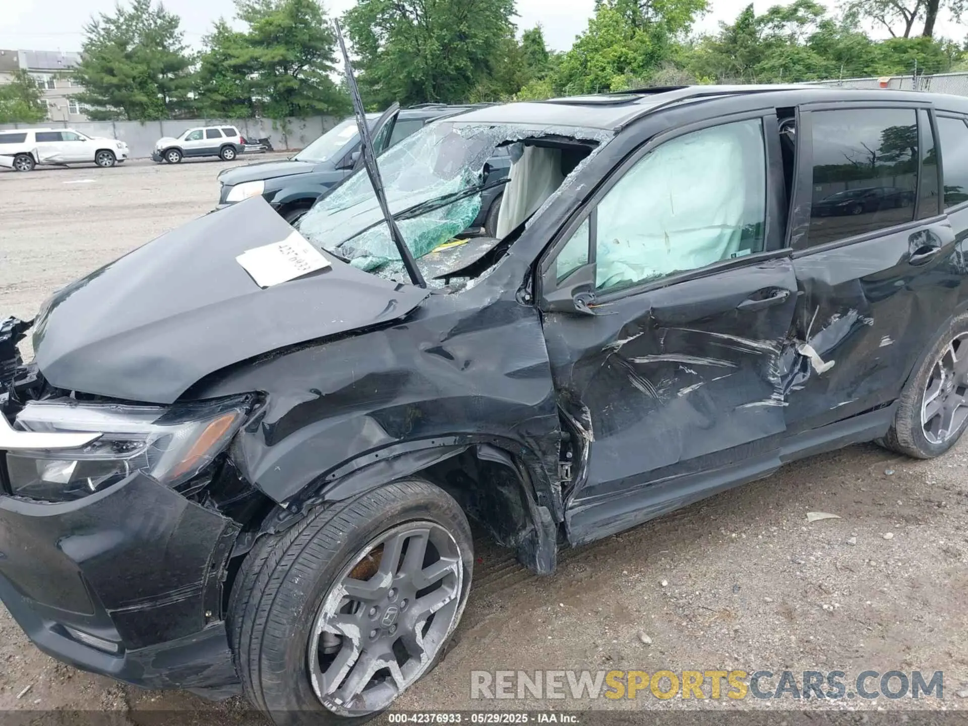 6 Photograph of a damaged car 5FNYF7H53NB003316 HONDA PASSPORT 2022