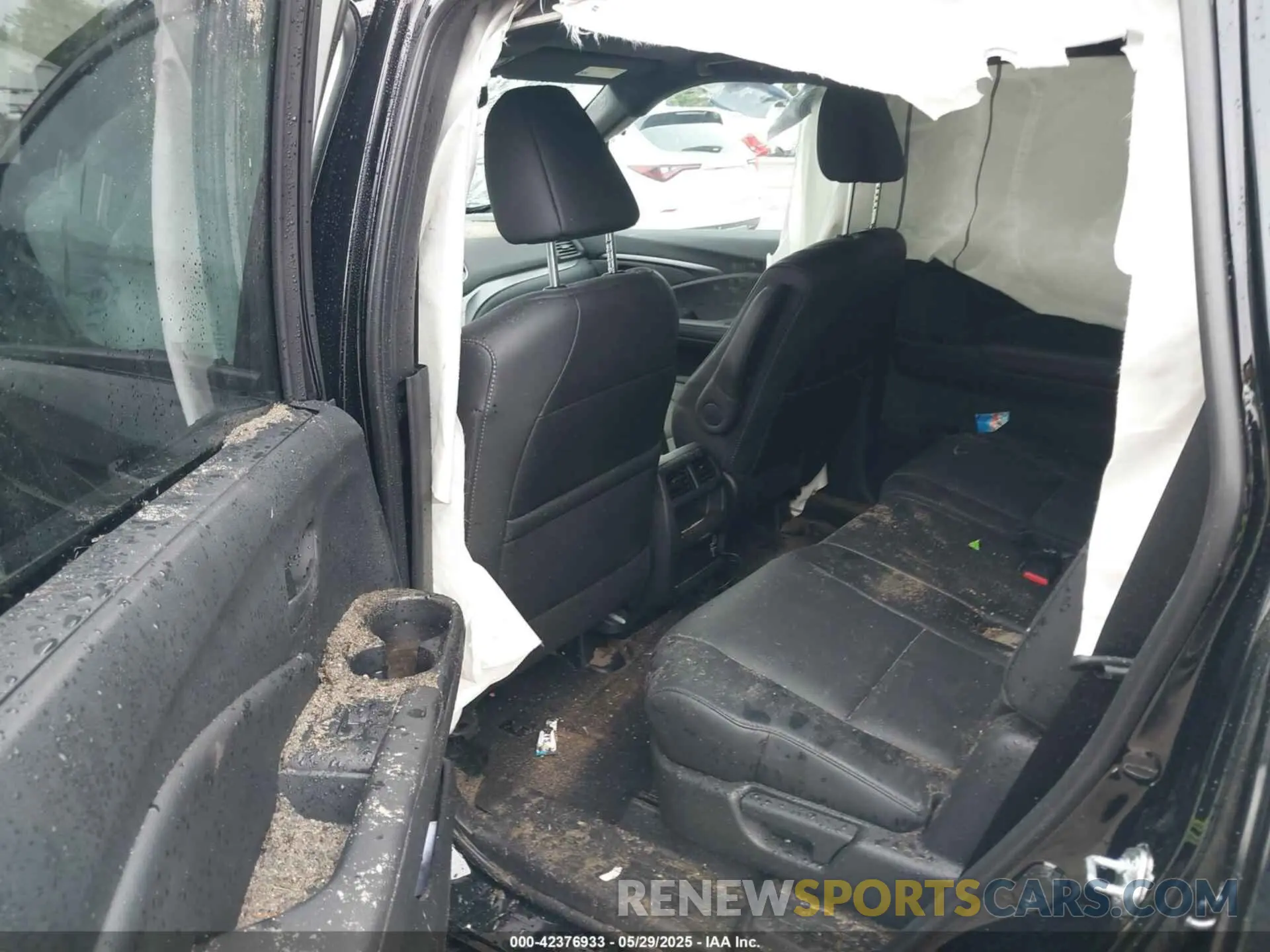 8 Photograph of a damaged car 5FNYF7H53NB003316 HONDA PASSPORT 2022