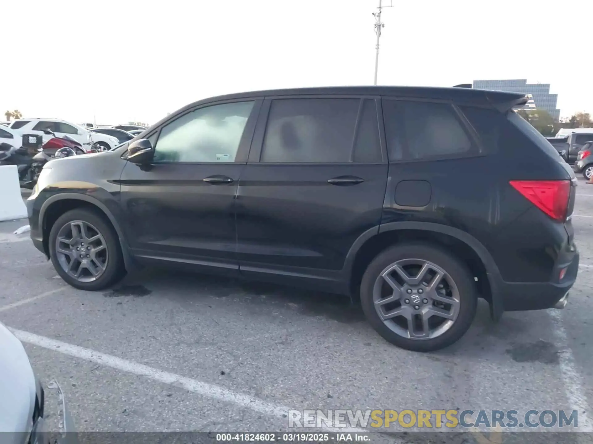 14 Photograph of a damaged car 5FNYF7H53NB005762 HONDA PASSPORT 2022