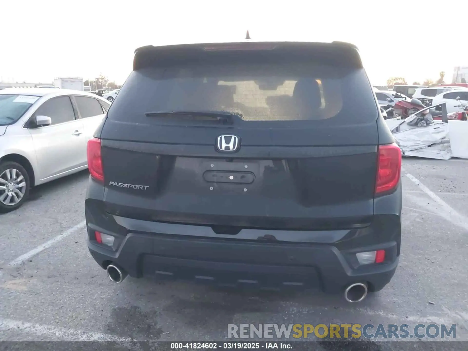 16 Photograph of a damaged car 5FNYF7H53NB005762 HONDA PASSPORT 2022