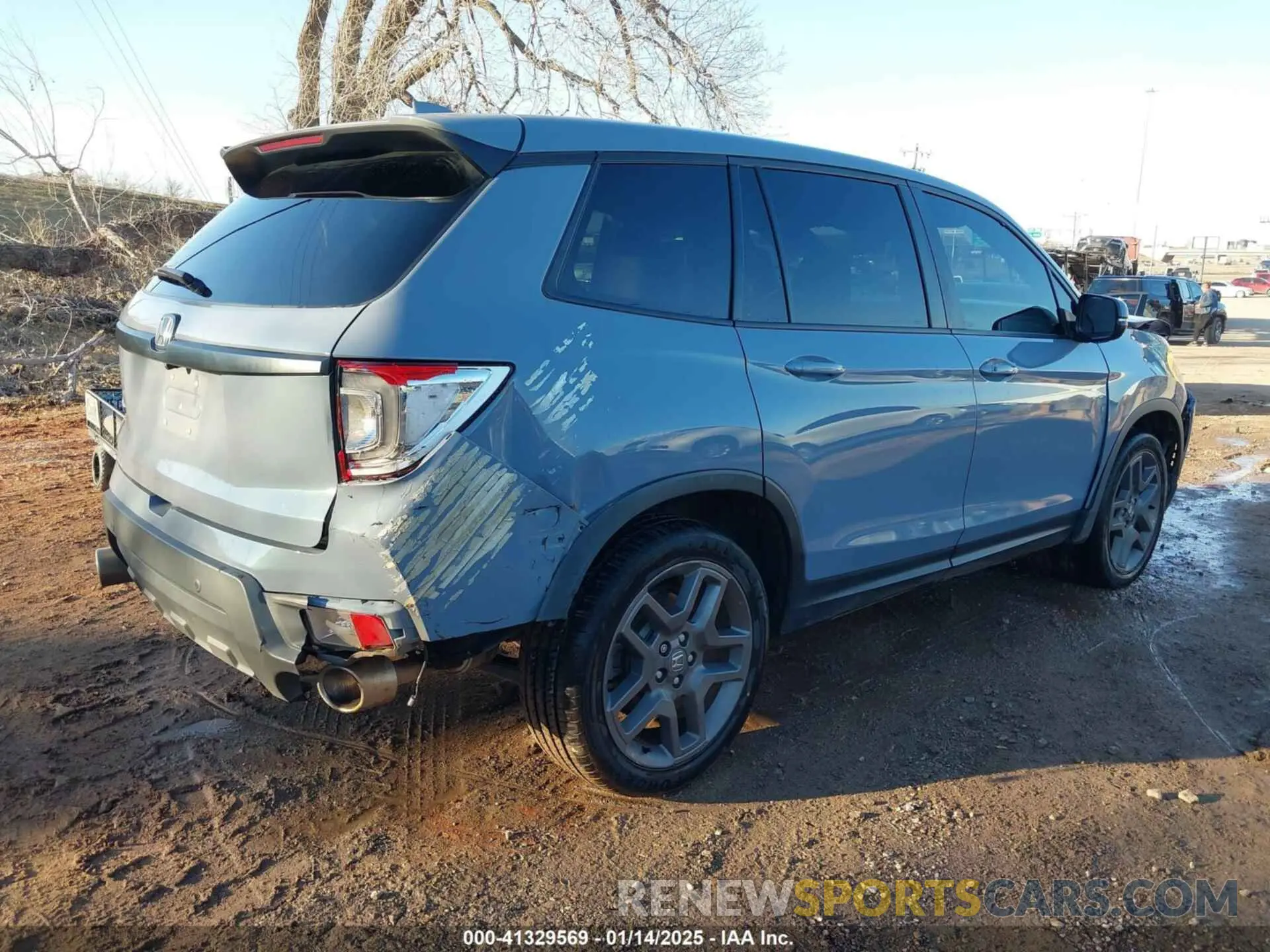 4 Photograph of a damaged car 5FNYF7H55NB006170 HONDA PASSPORT 2022