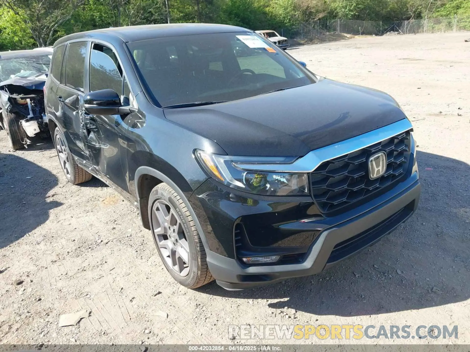 1 Photograph of a damaged car 5FNYF7H57NB004890 HONDA PASSPORT 2022