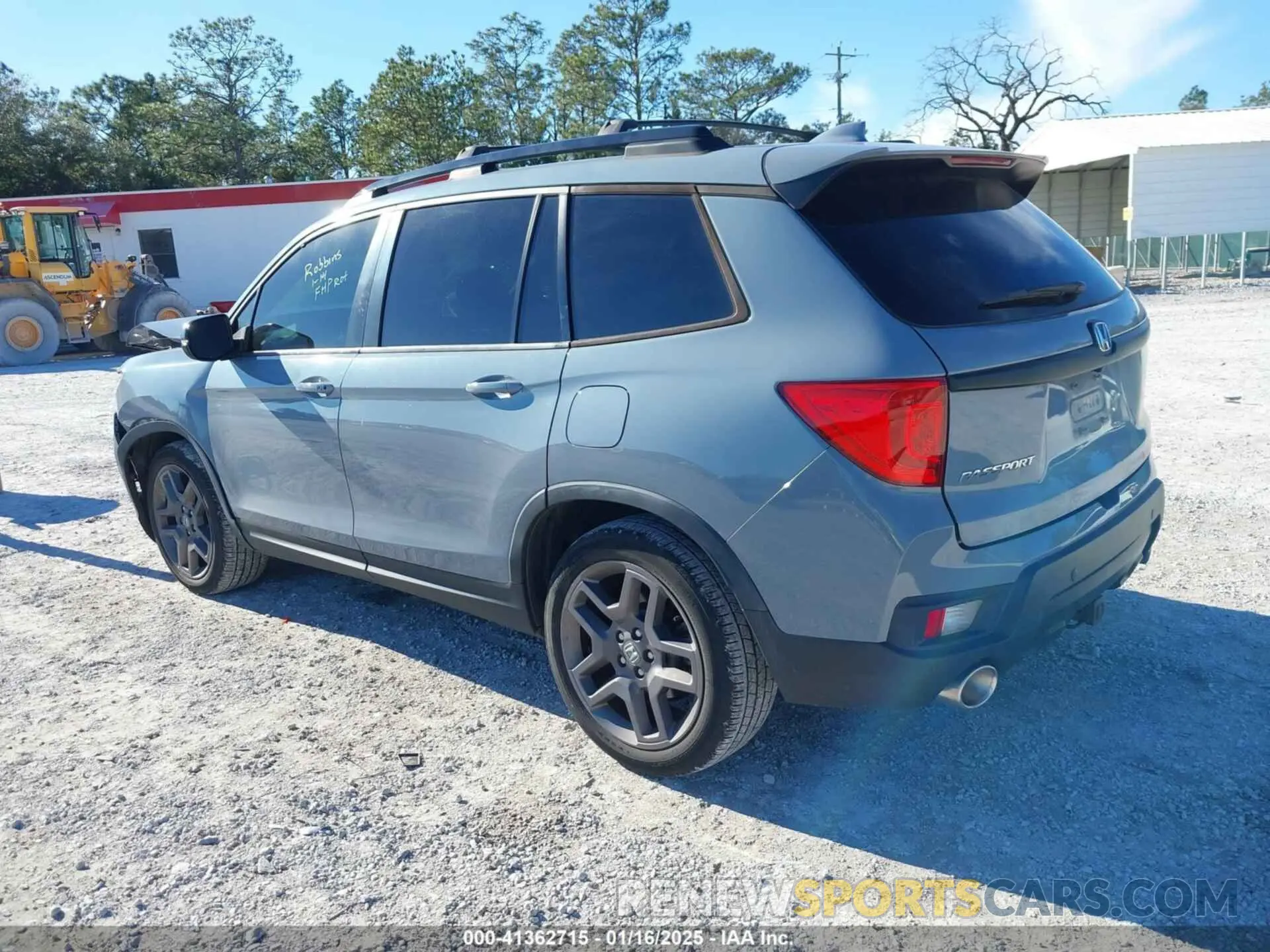 3 Photograph of a damaged car 5FNYF7H58NB000976 HONDA PASSPORT 2022
