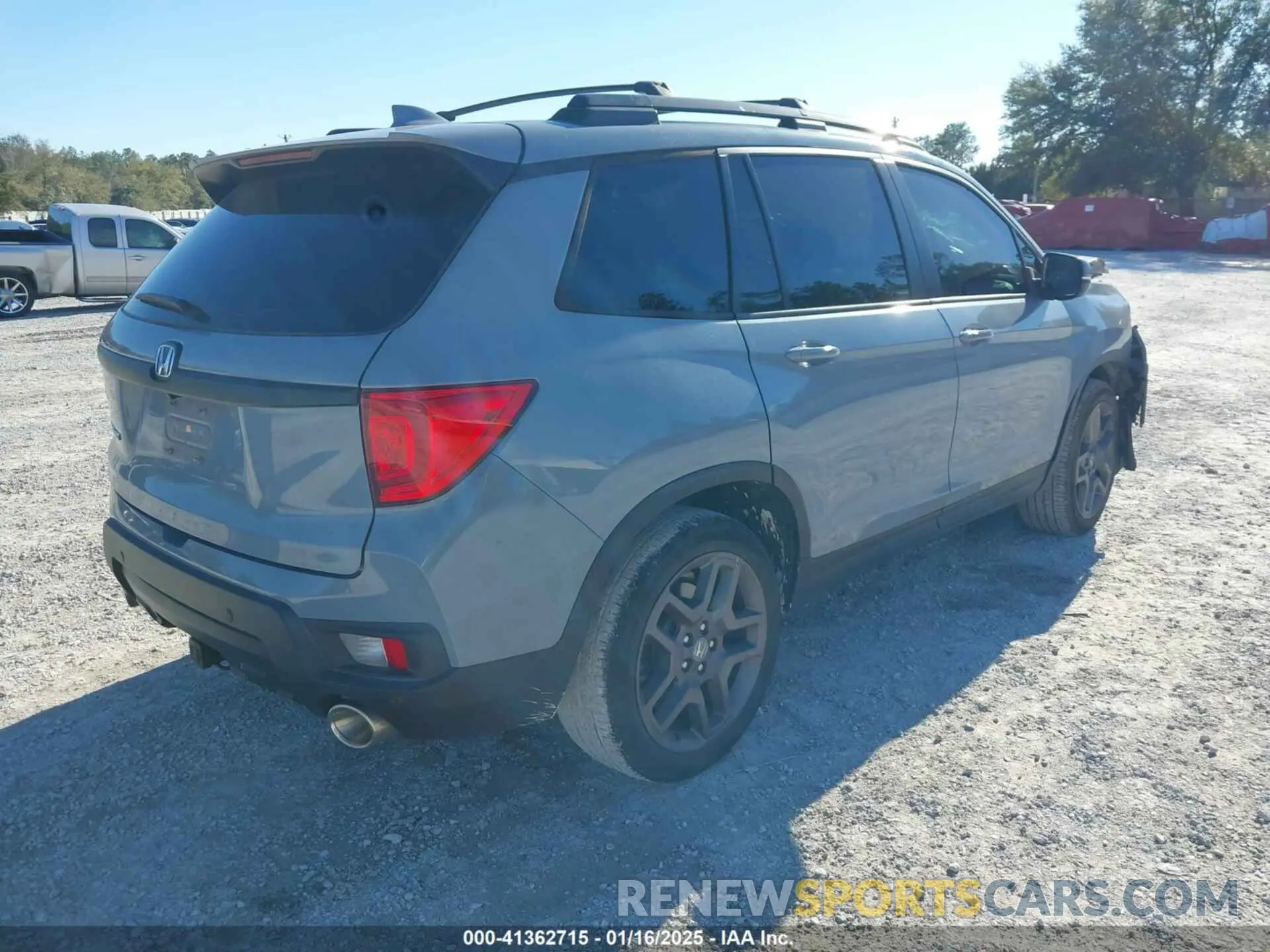 4 Photograph of a damaged car 5FNYF7H58NB000976 HONDA PASSPORT 2022