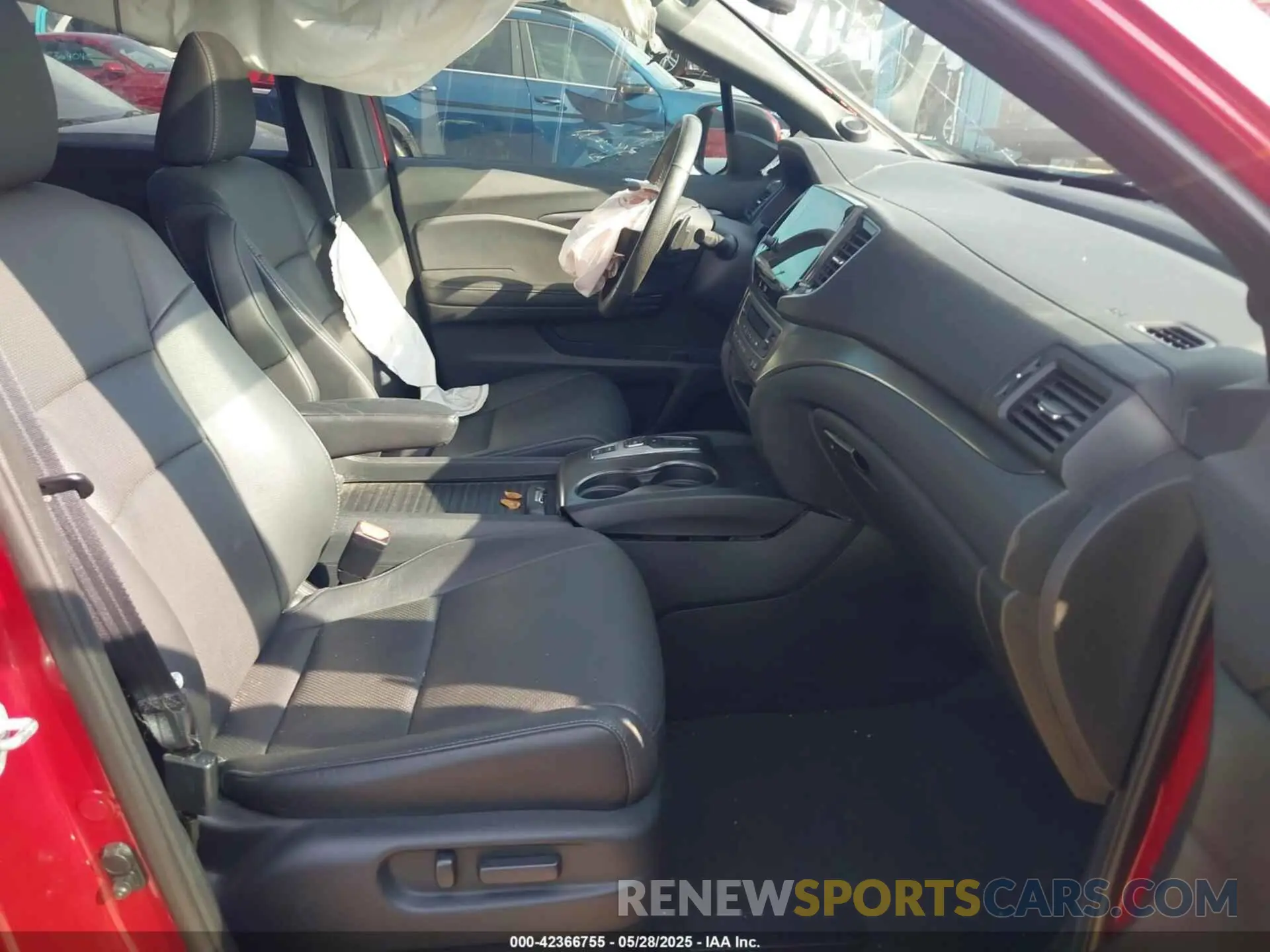 5 Photograph of a damaged car 5FNYF7H58NB006115 HONDA PASSPORT 2022