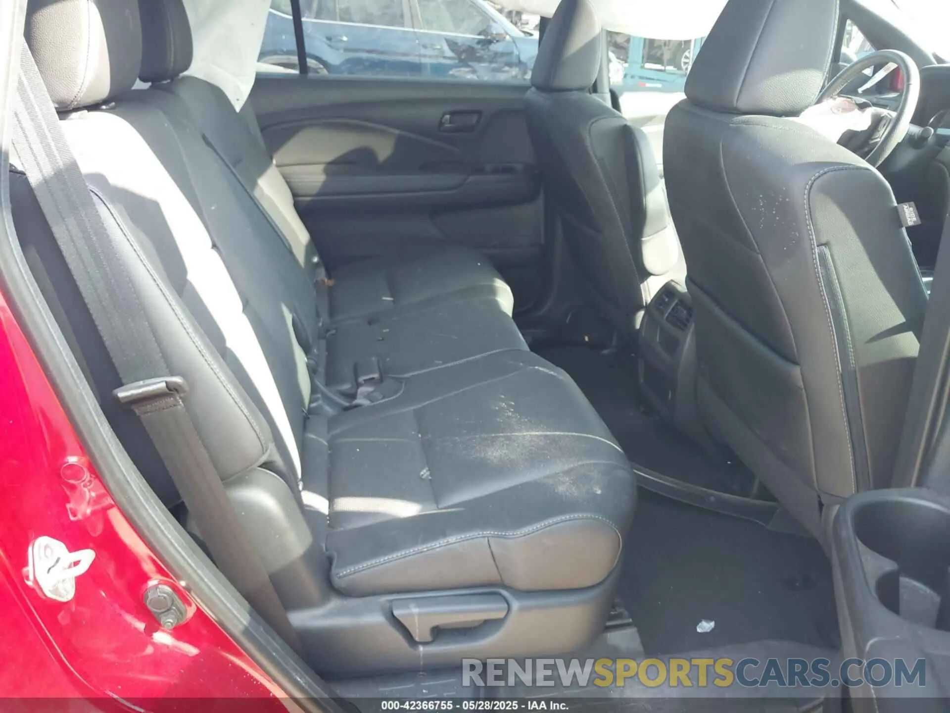 8 Photograph of a damaged car 5FNYF7H58NB006115 HONDA PASSPORT 2022
