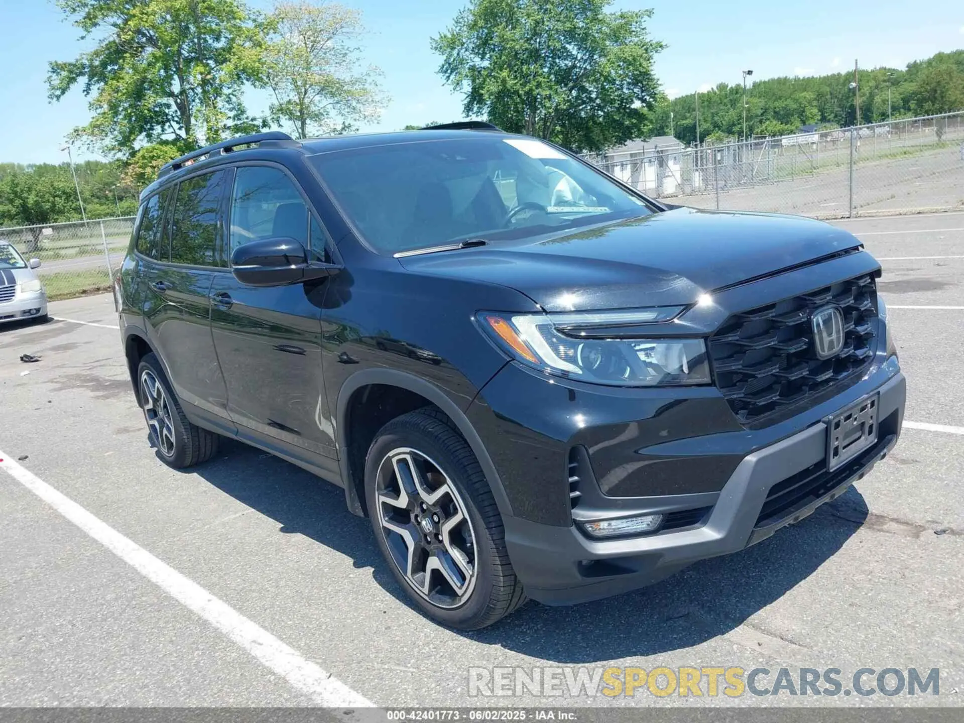 1 Photograph of a damaged car 5FNYF8H00NB004126 HONDA PASSPORT 2022