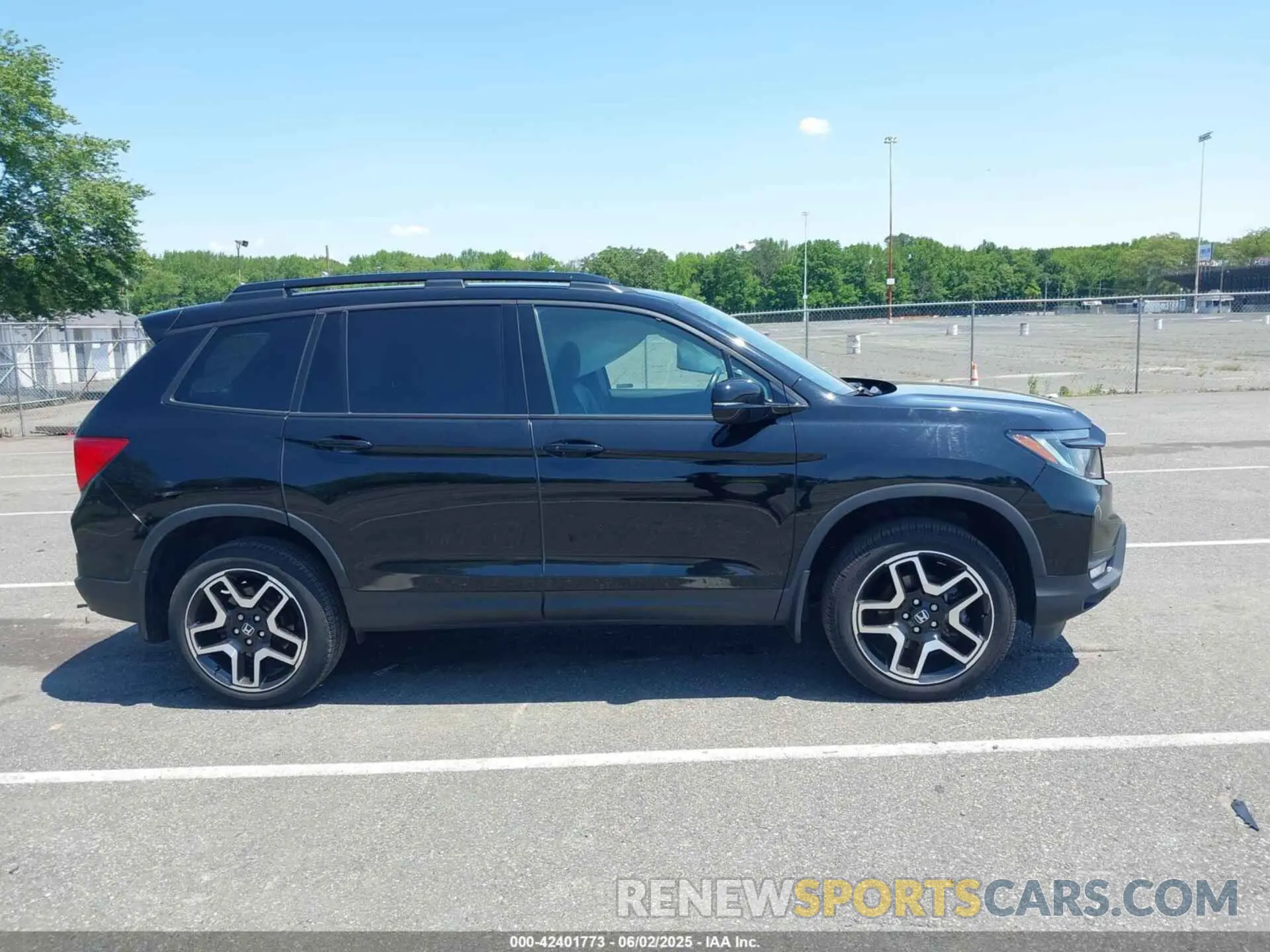 13 Photograph of a damaged car 5FNYF8H00NB004126 HONDA PASSPORT 2022