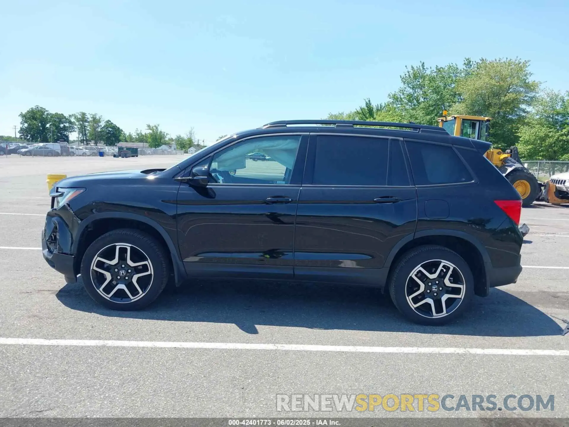 14 Photograph of a damaged car 5FNYF8H00NB004126 HONDA PASSPORT 2022