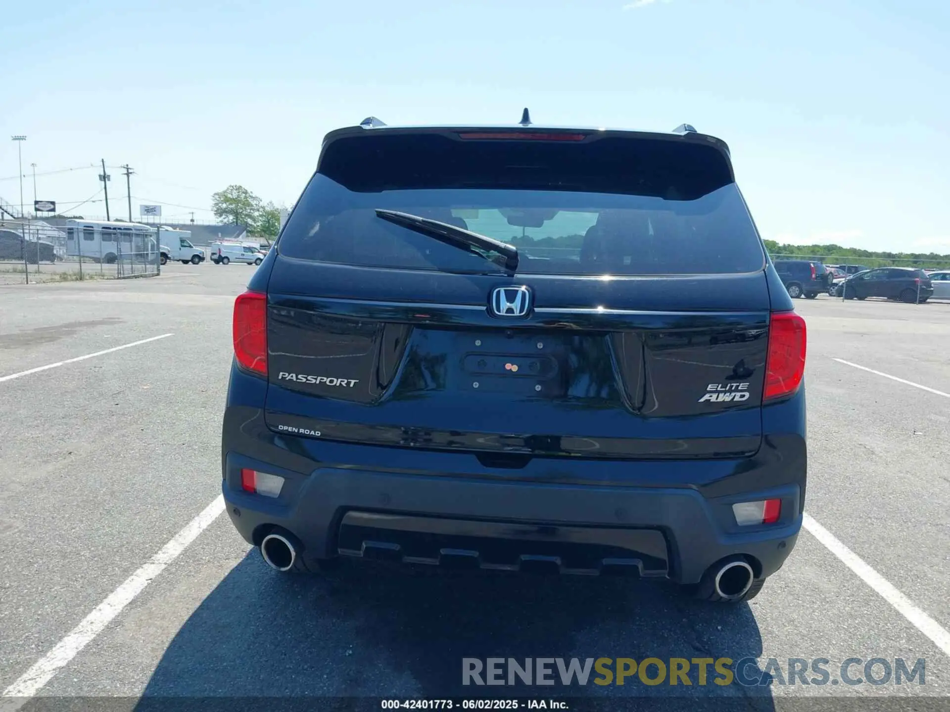 16 Photograph of a damaged car 5FNYF8H00NB004126 HONDA PASSPORT 2022