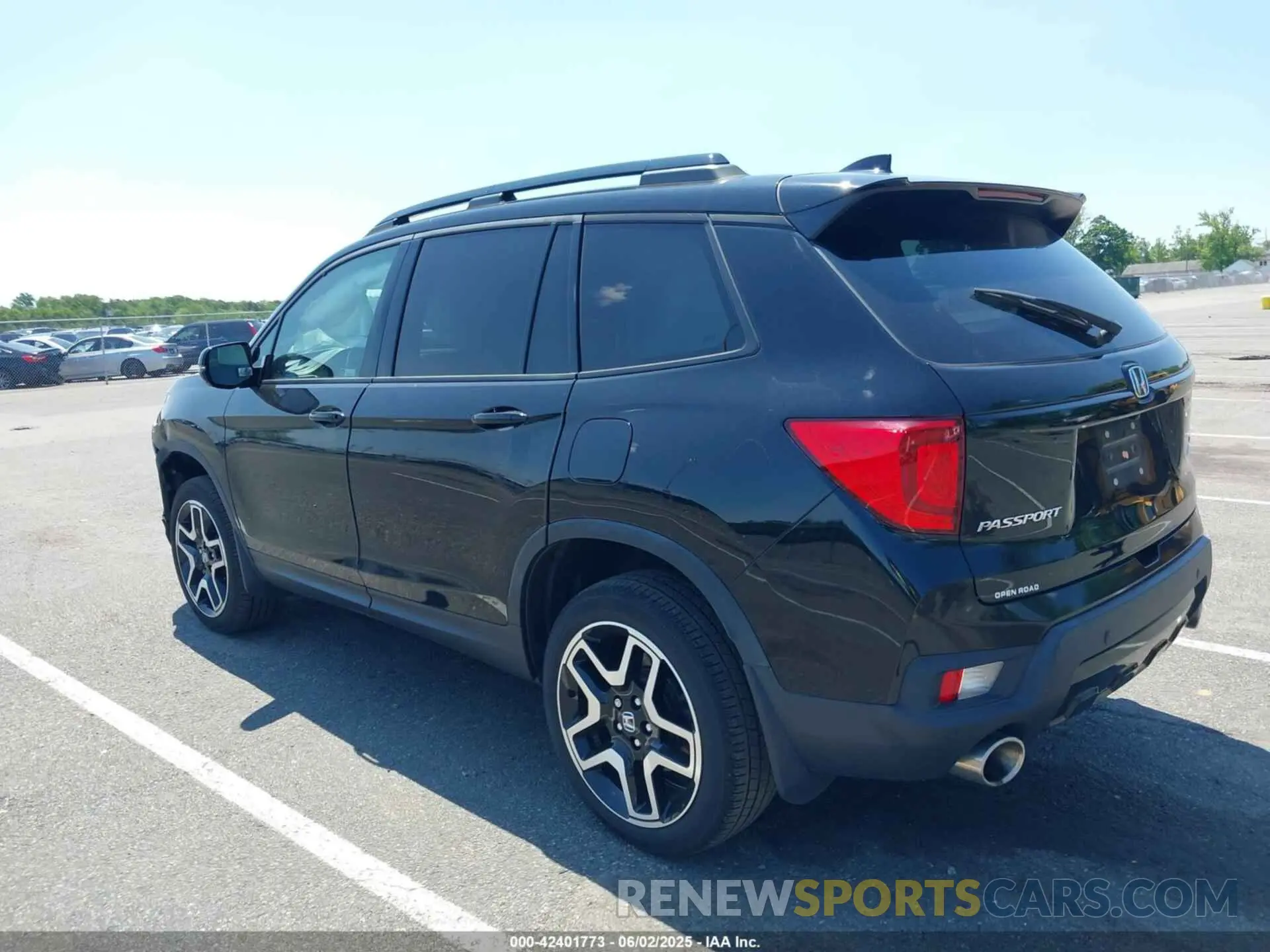 3 Photograph of a damaged car 5FNYF8H00NB004126 HONDA PASSPORT 2022