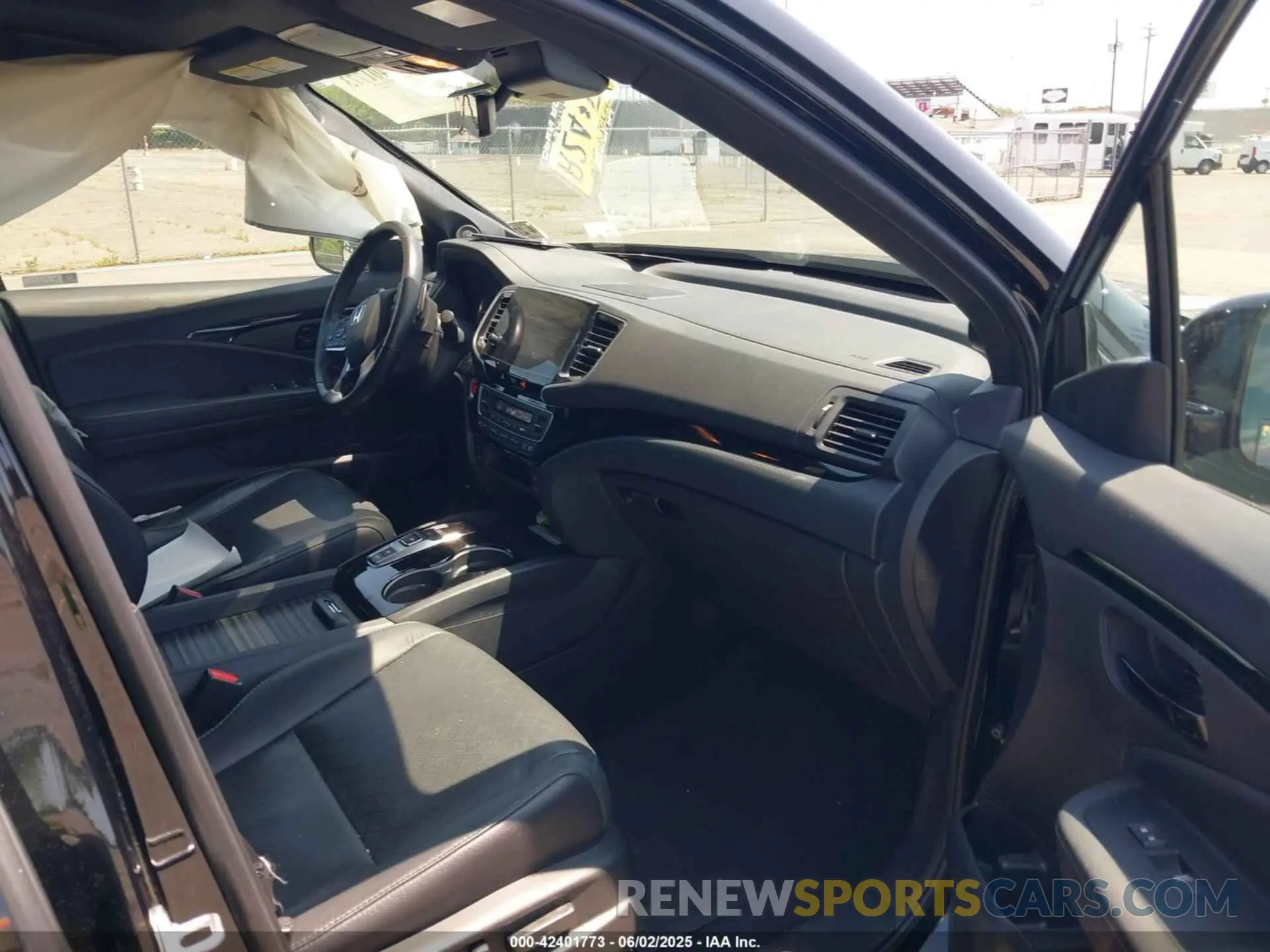 5 Photograph of a damaged car 5FNYF8H00NB004126 HONDA PASSPORT 2022