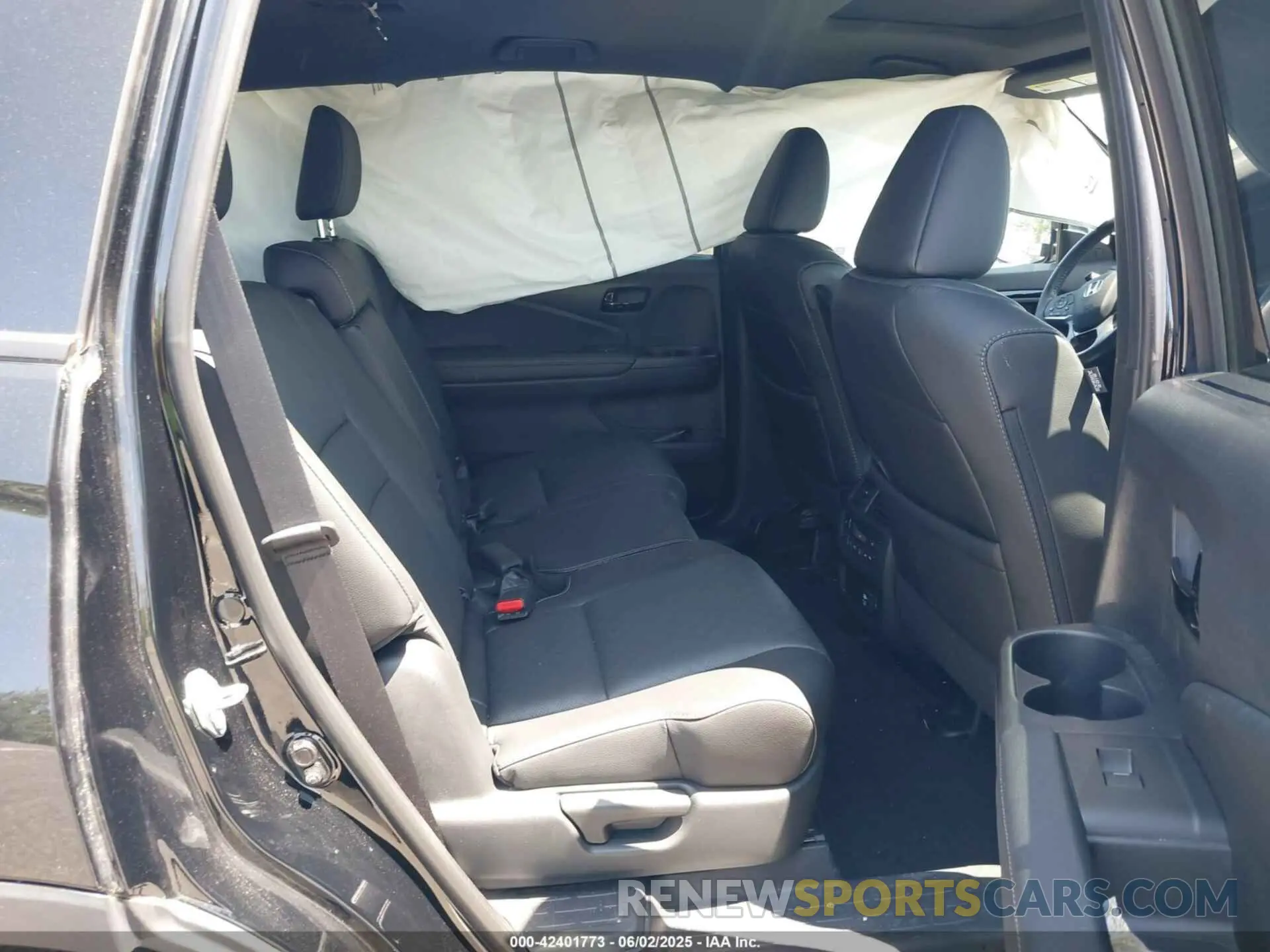 8 Photograph of a damaged car 5FNYF8H00NB004126 HONDA PASSPORT 2022