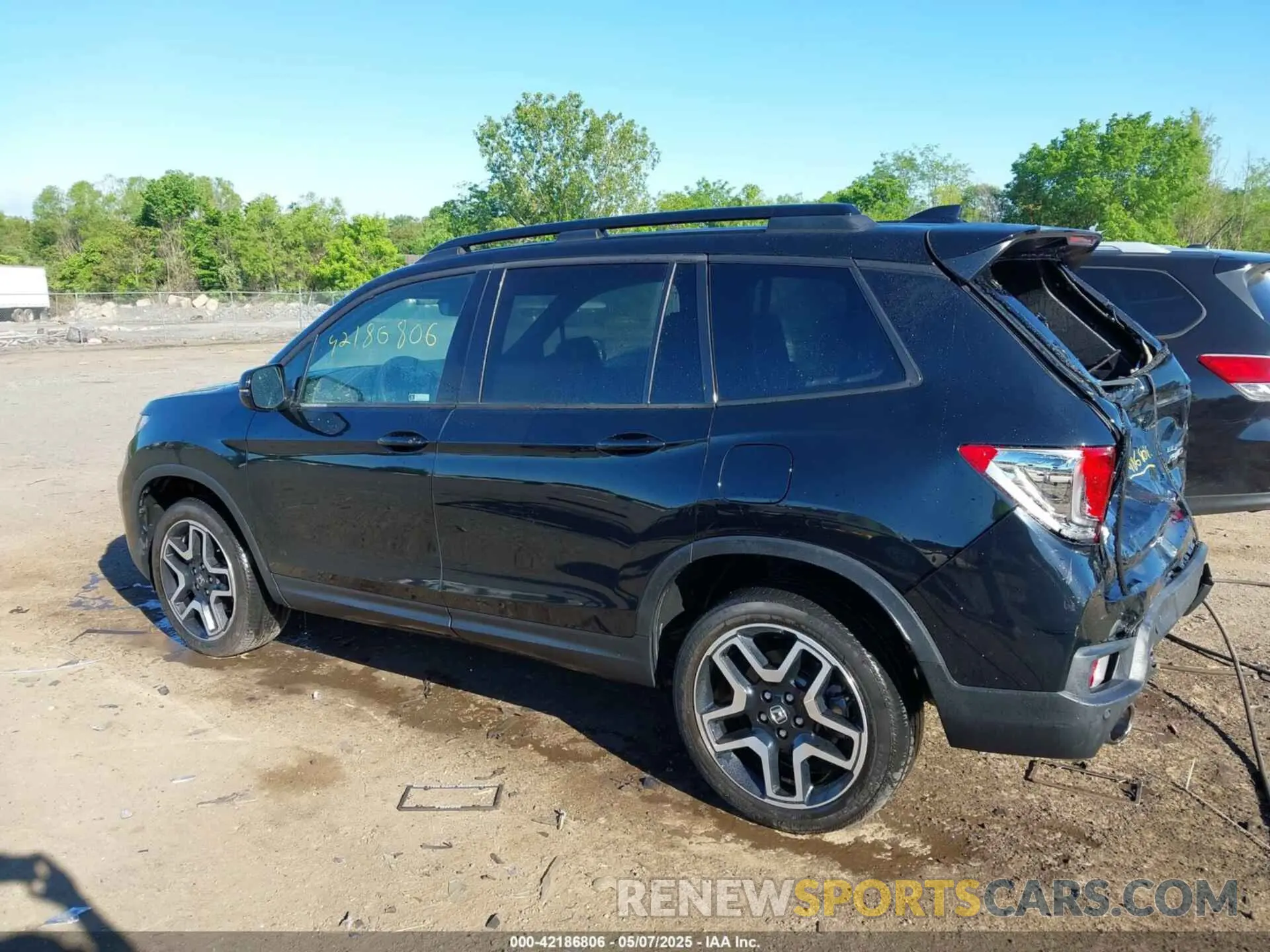 14 Photograph of a damaged car 5FNYF8H01NB003681 HONDA PASSPORT 2022