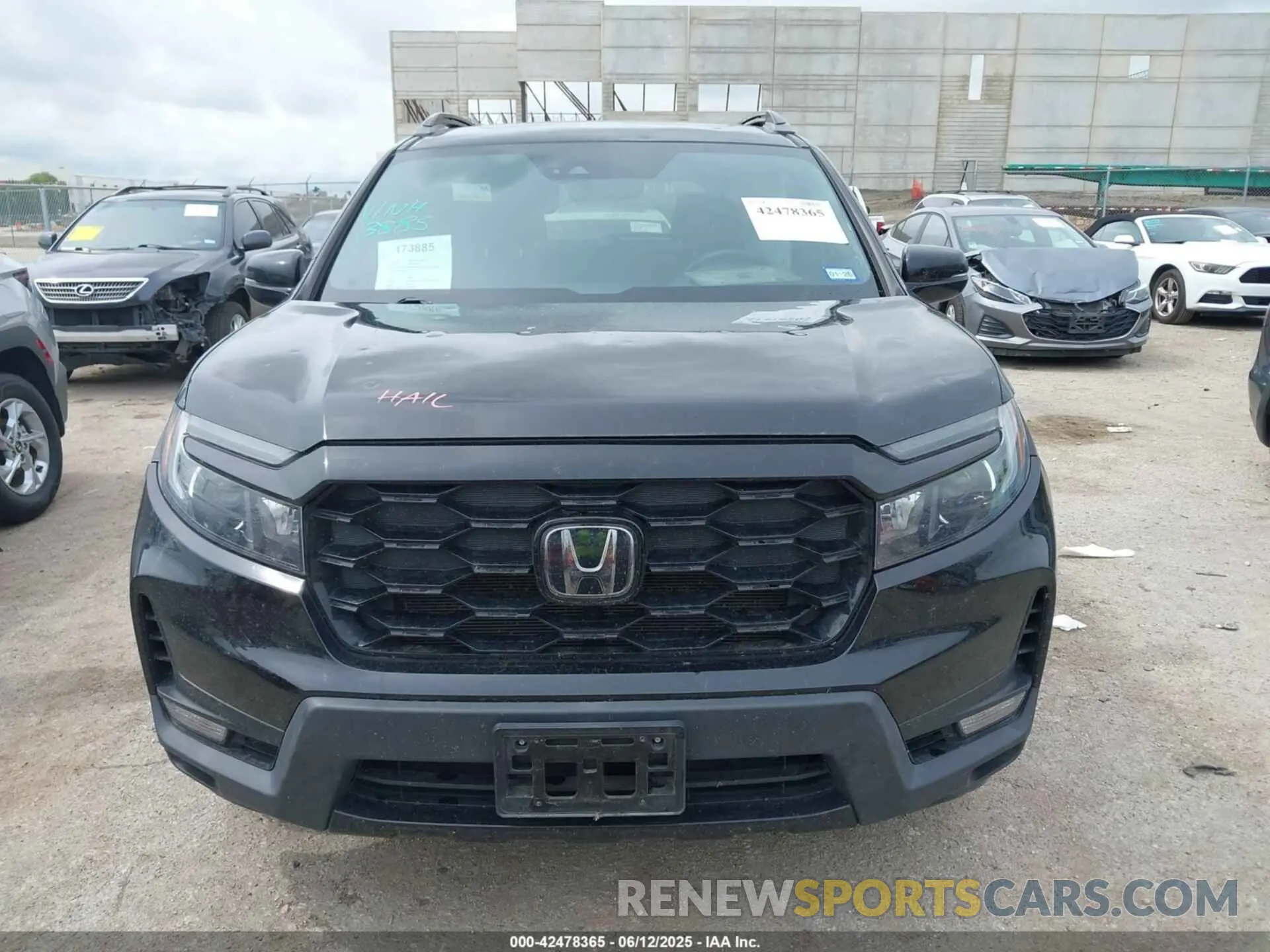 12 Photograph of a damaged car 5FNYF8H01NB012381 HONDA PASSPORT 2022