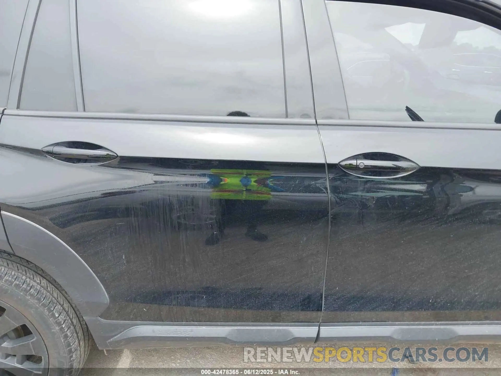 13 Photograph of a damaged car 5FNYF8H01NB012381 HONDA PASSPORT 2022