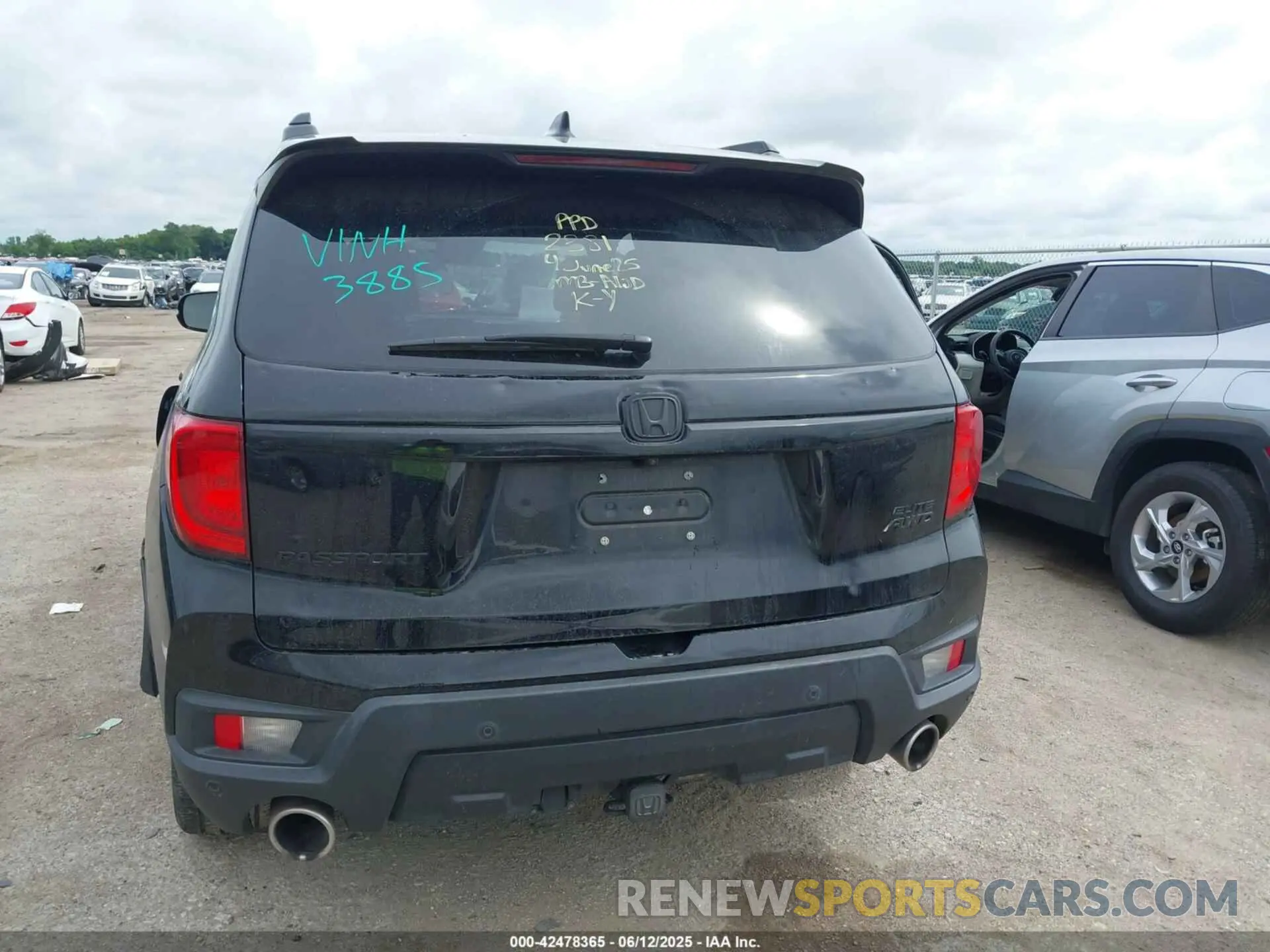 16 Photograph of a damaged car 5FNYF8H01NB012381 HONDA PASSPORT 2022