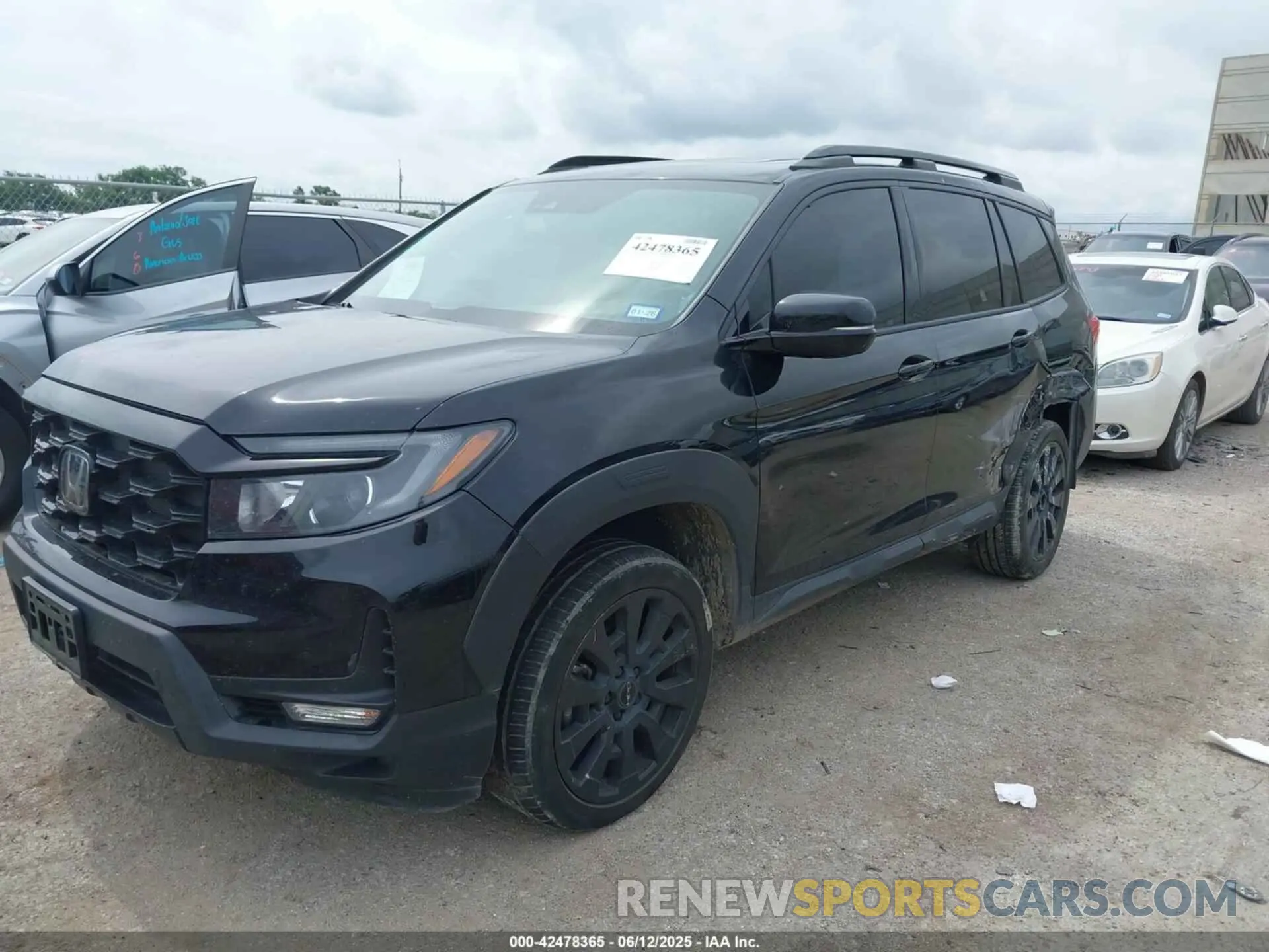 2 Photograph of a damaged car 5FNYF8H01NB012381 HONDA PASSPORT 2022