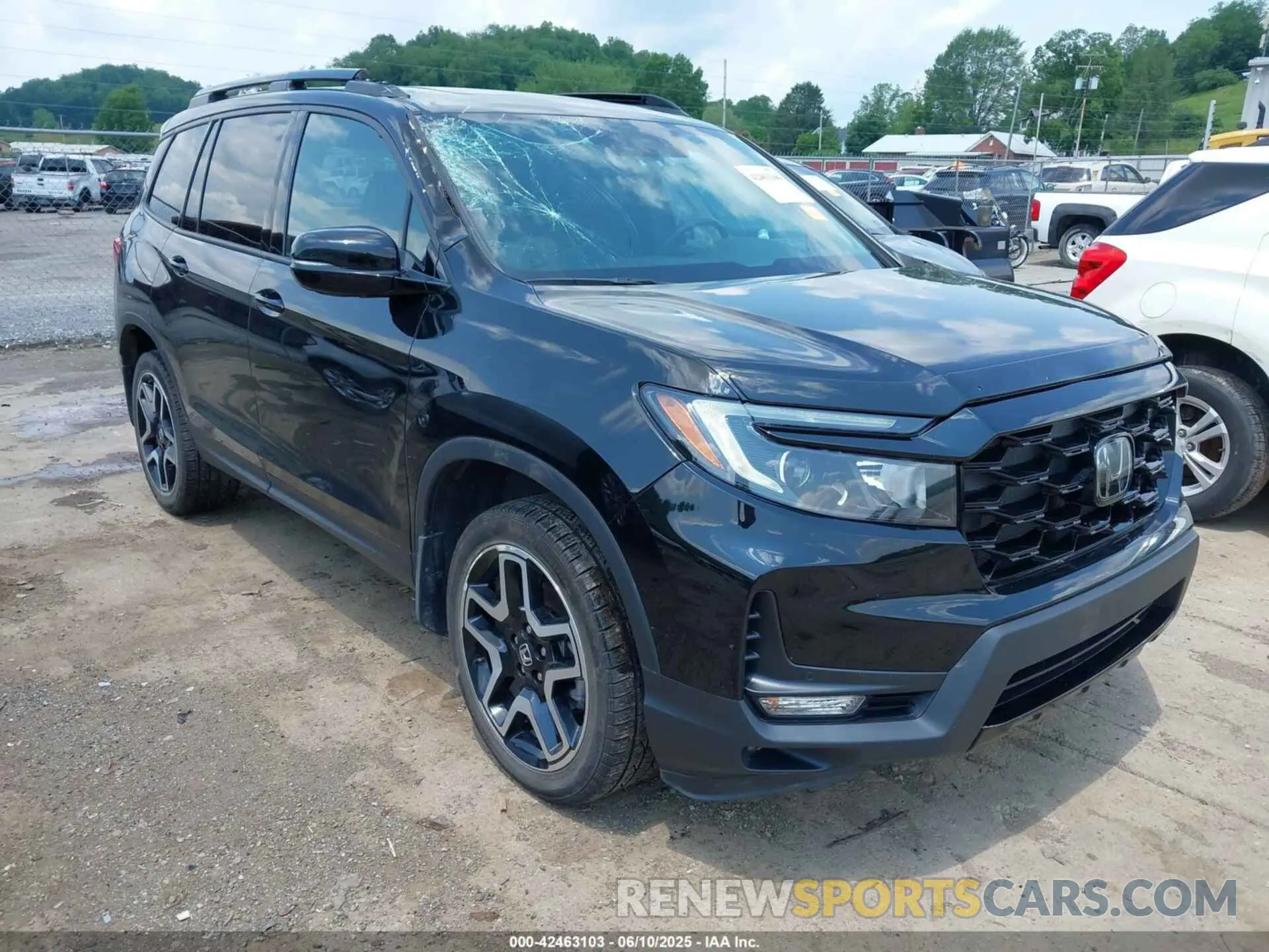 1 Photograph of a damaged car 5FNYF8H04NB012441 HONDA PASSPORT 2022