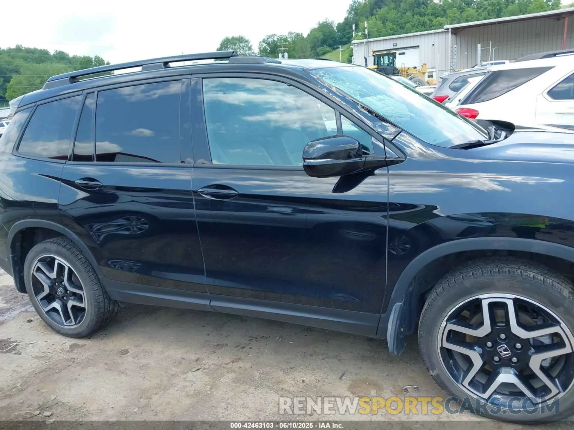 13 Photograph of a damaged car 5FNYF8H04NB012441 HONDA PASSPORT 2022