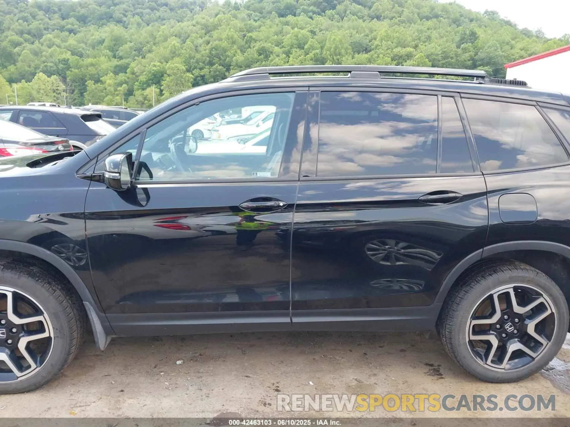 14 Photograph of a damaged car 5FNYF8H04NB012441 HONDA PASSPORT 2022