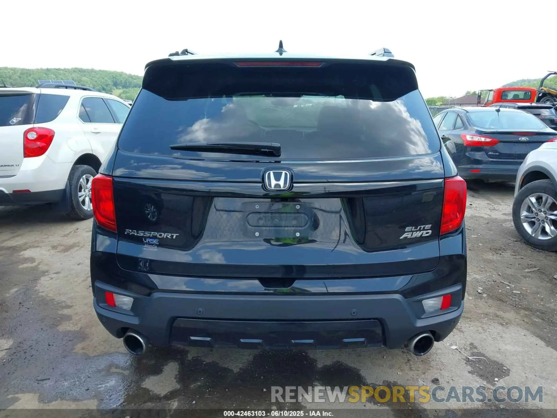 16 Photograph of a damaged car 5FNYF8H04NB012441 HONDA PASSPORT 2022