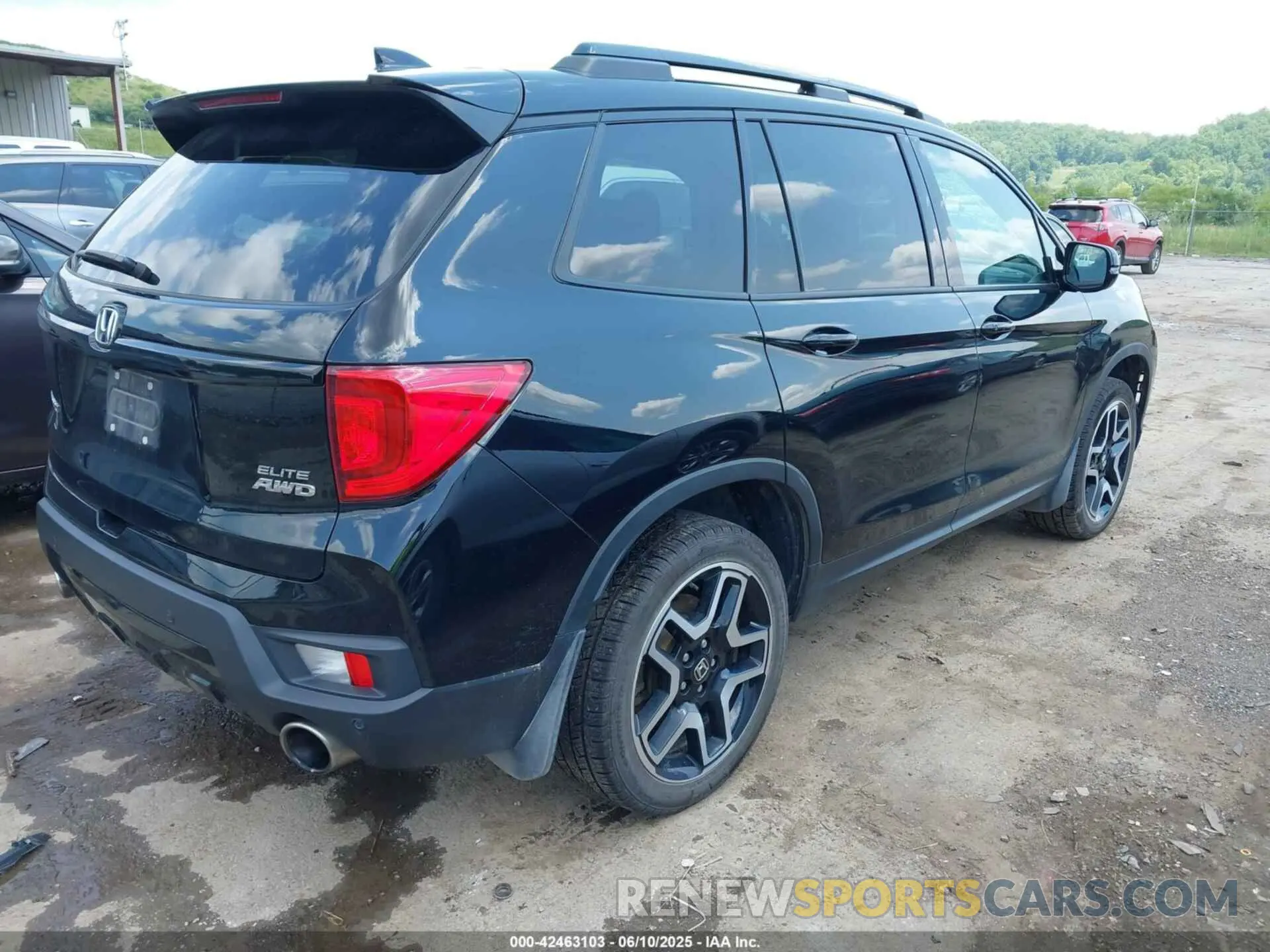 4 Photograph of a damaged car 5FNYF8H04NB012441 HONDA PASSPORT 2022