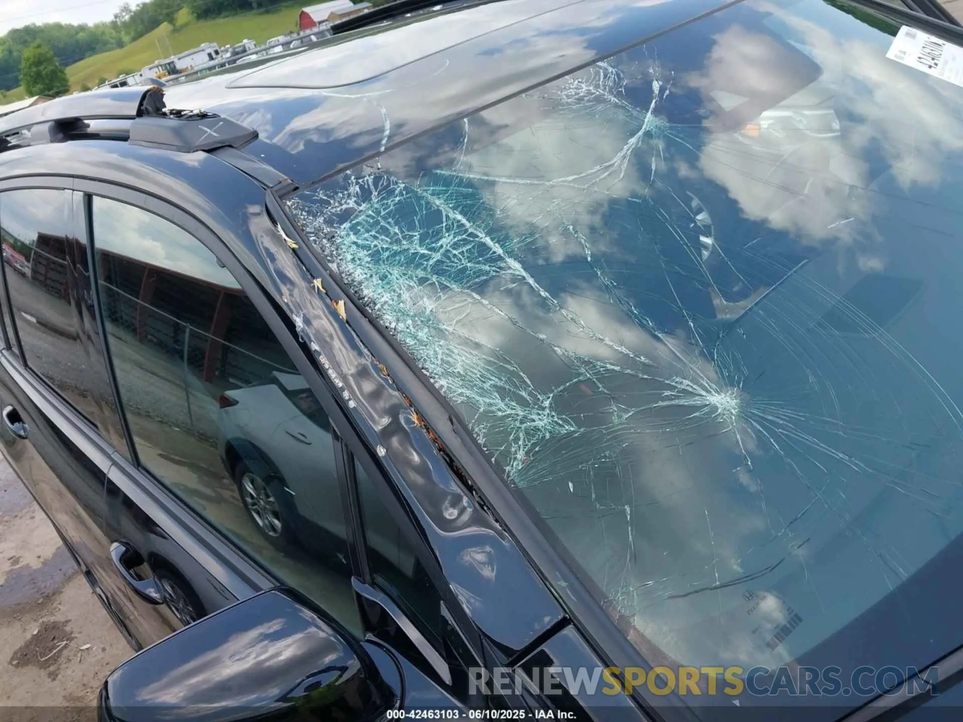 6 Photograph of a damaged car 5FNYF8H04NB012441 HONDA PASSPORT 2022