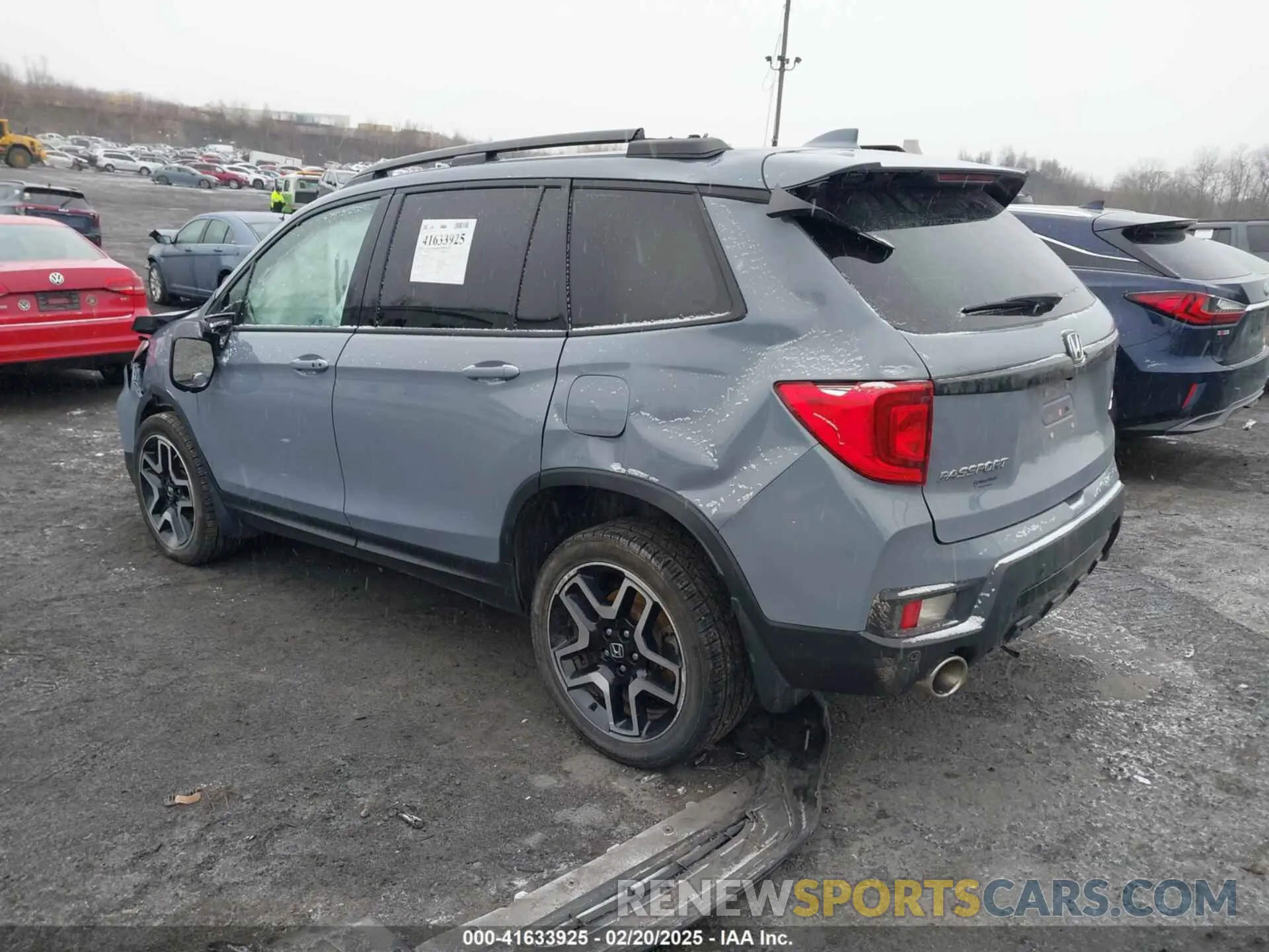 3 Photograph of a damaged car 5FNYF8H06NB015583 HONDA PASSPORT 2022