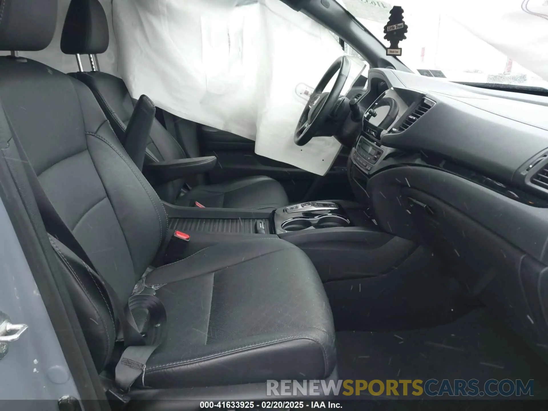 5 Photograph of a damaged car 5FNYF8H06NB015583 HONDA PASSPORT 2022