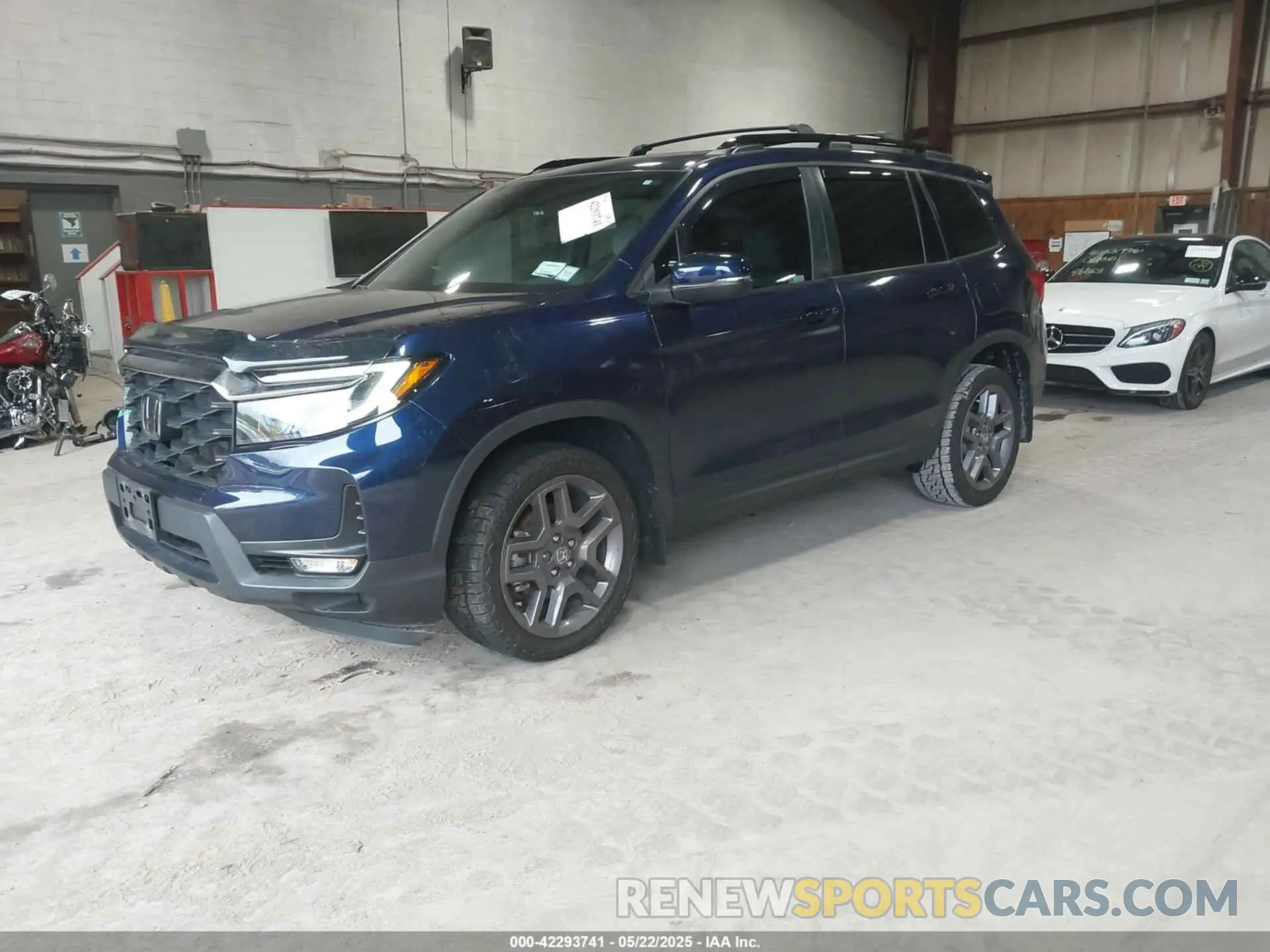 2 Photograph of a damaged car 5FNYF8H51NB004387 HONDA PASSPORT 2022