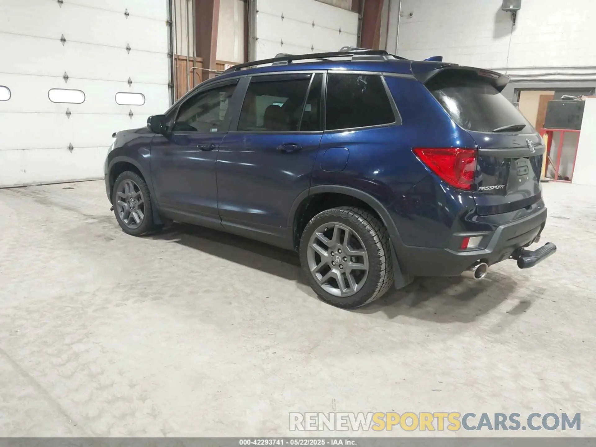 3 Photograph of a damaged car 5FNYF8H51NB004387 HONDA PASSPORT 2022