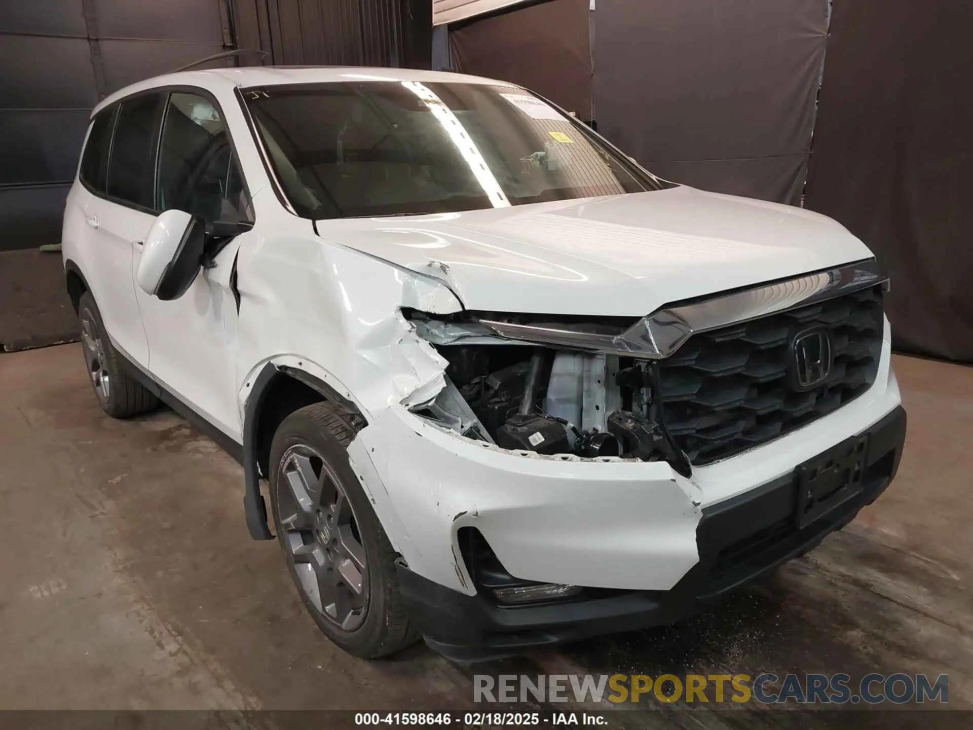 1 Photograph of a damaged car 5FNYF8H52NB001840 HONDA PASSPORT 2022
