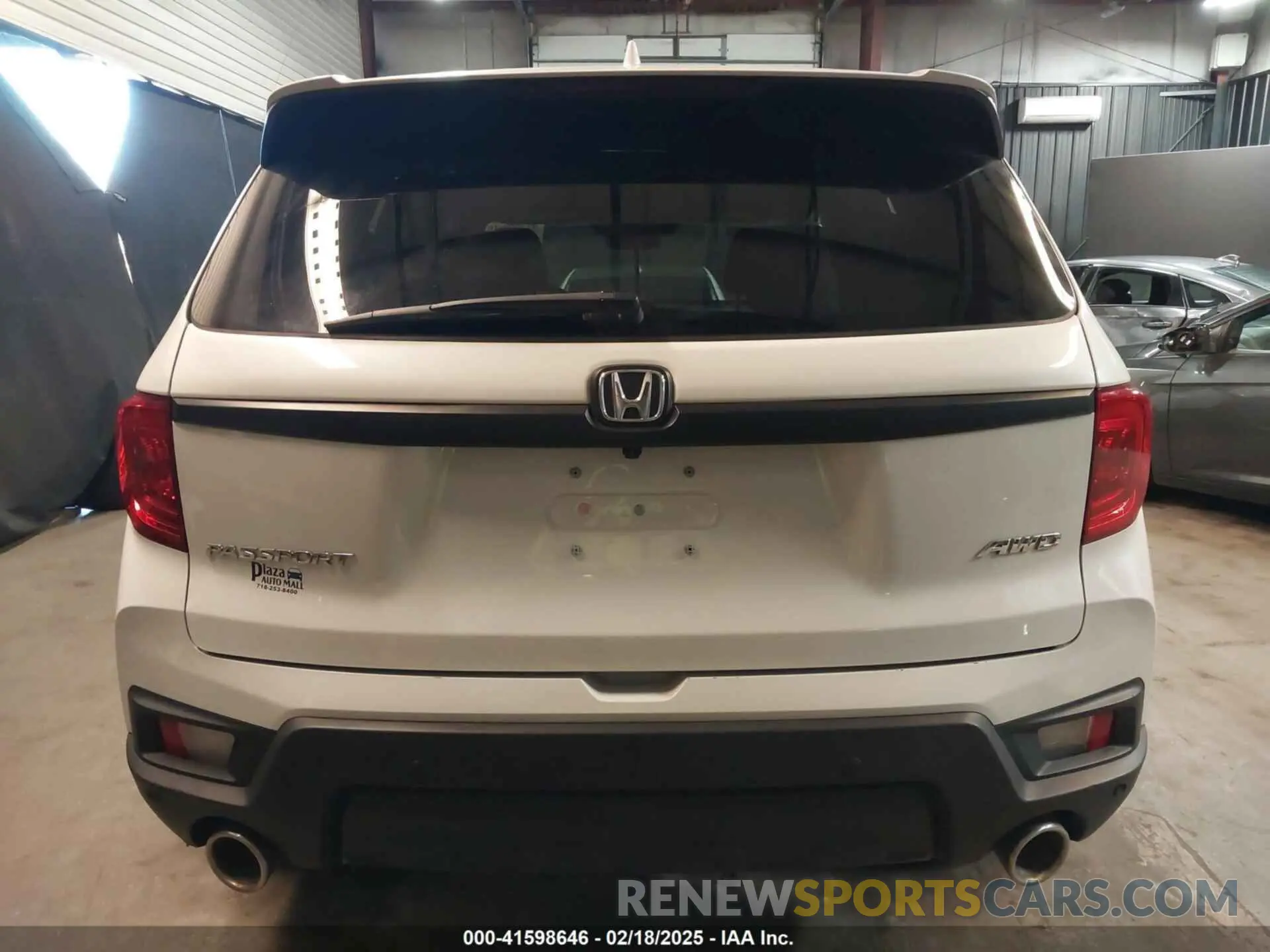16 Photograph of a damaged car 5FNYF8H52NB001840 HONDA PASSPORT 2022