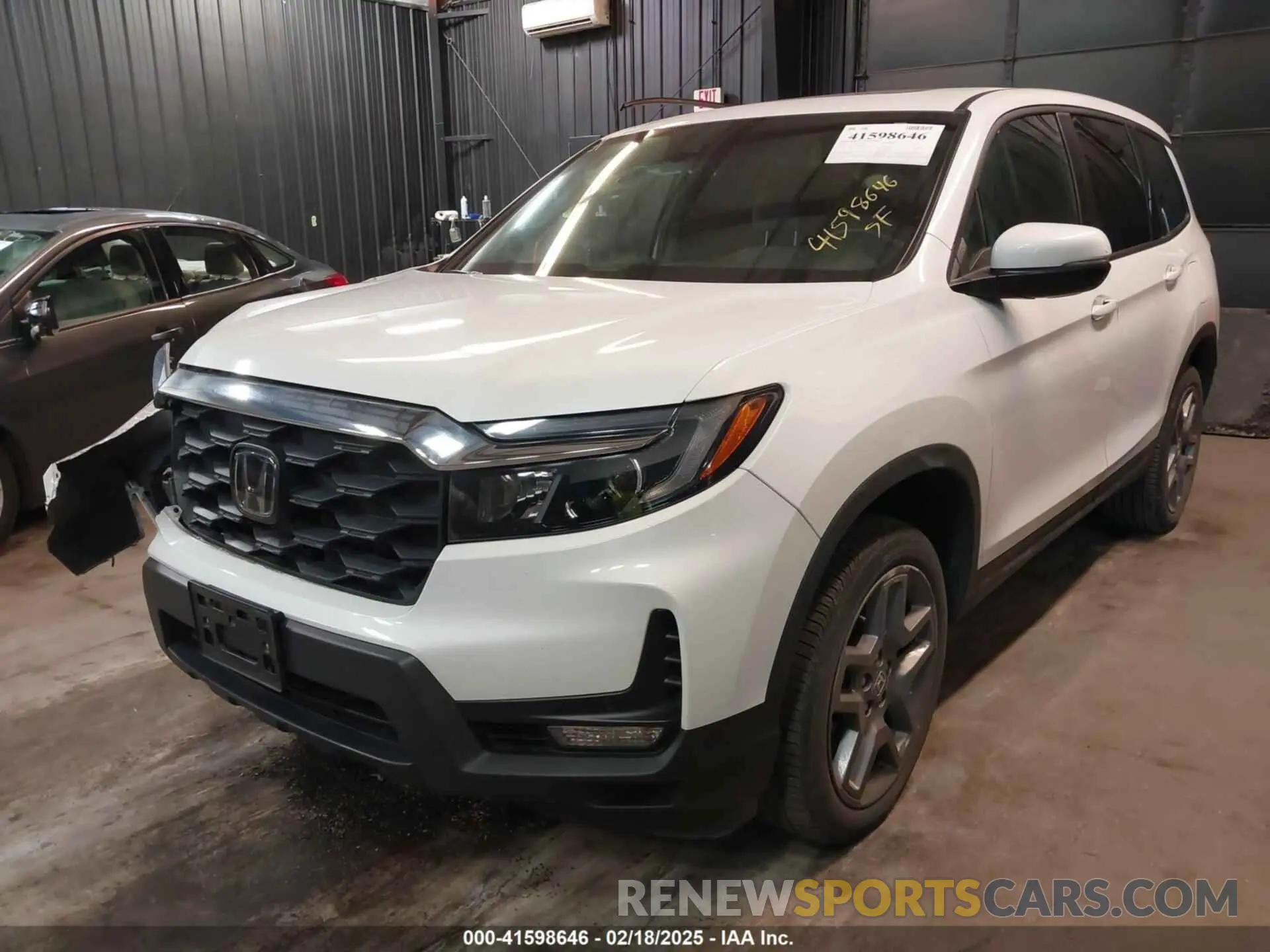 2 Photograph of a damaged car 5FNYF8H52NB001840 HONDA PASSPORT 2022