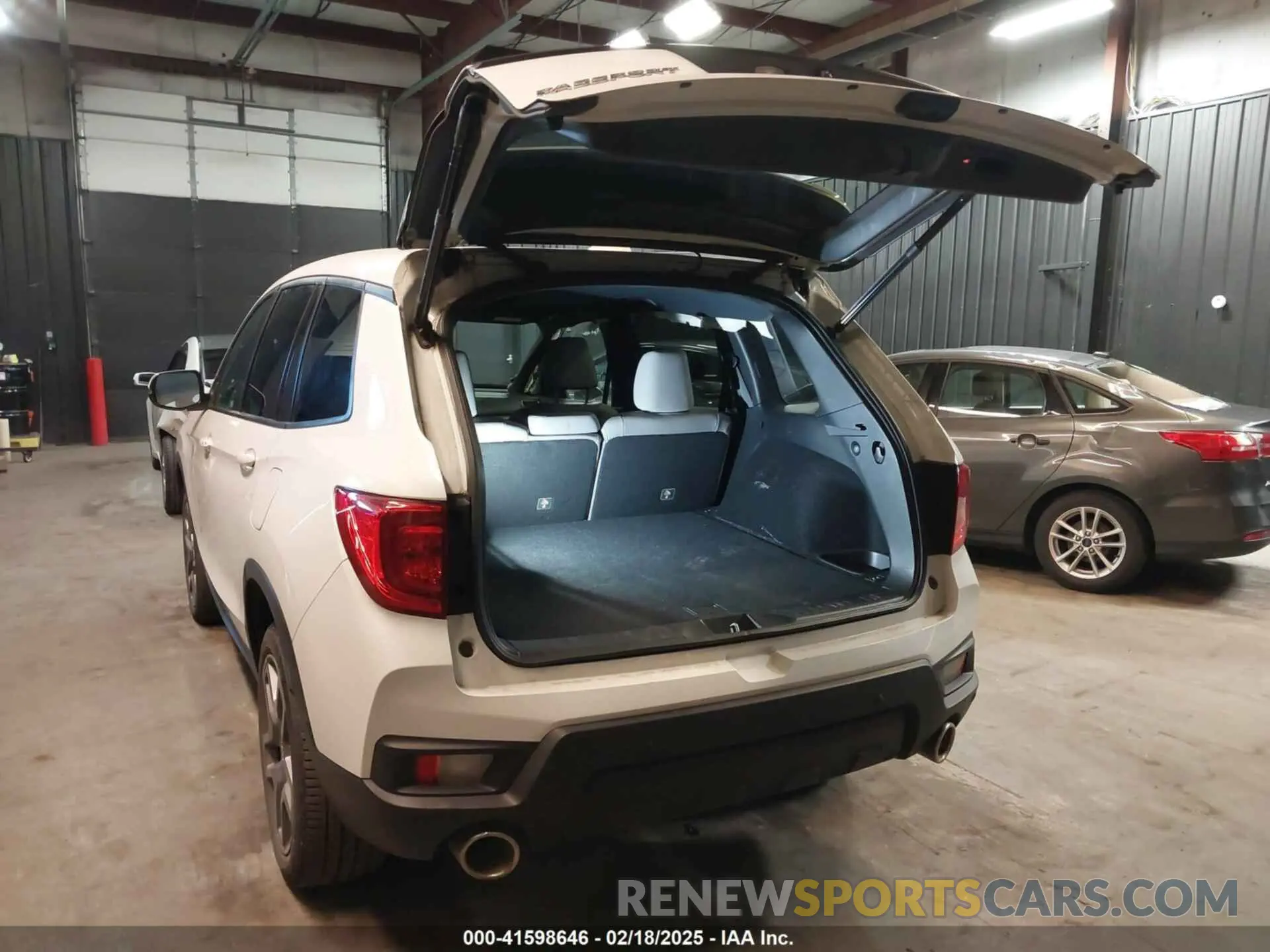 3 Photograph of a damaged car 5FNYF8H52NB001840 HONDA PASSPORT 2022
