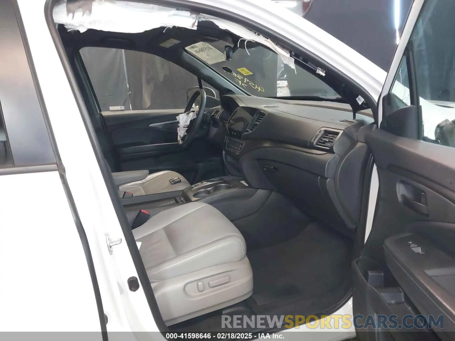 5 Photograph of a damaged car 5FNYF8H52NB001840 HONDA PASSPORT 2022