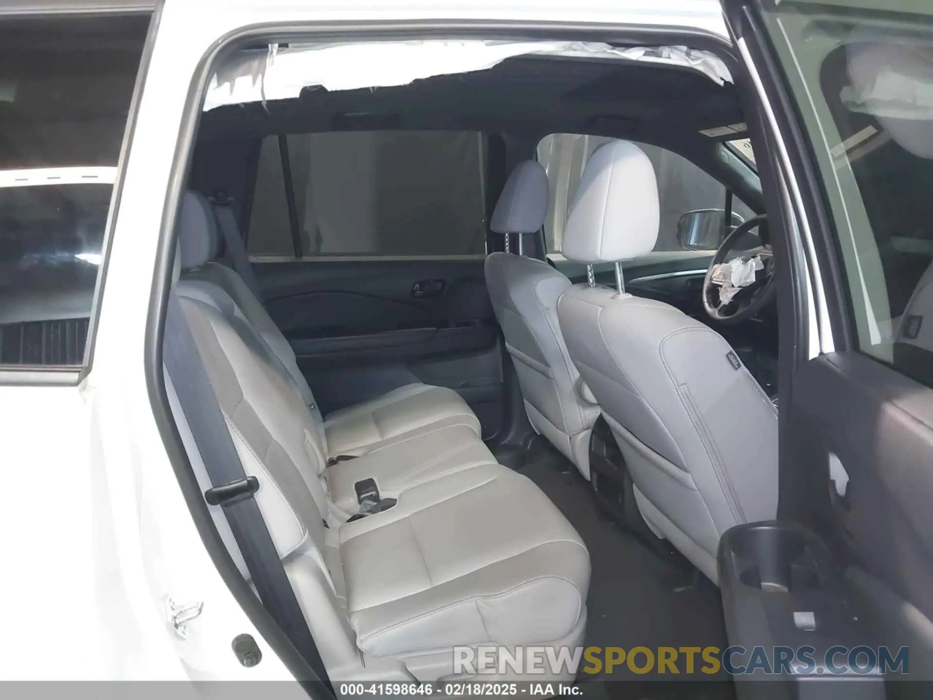 8 Photograph of a damaged car 5FNYF8H52NB001840 HONDA PASSPORT 2022